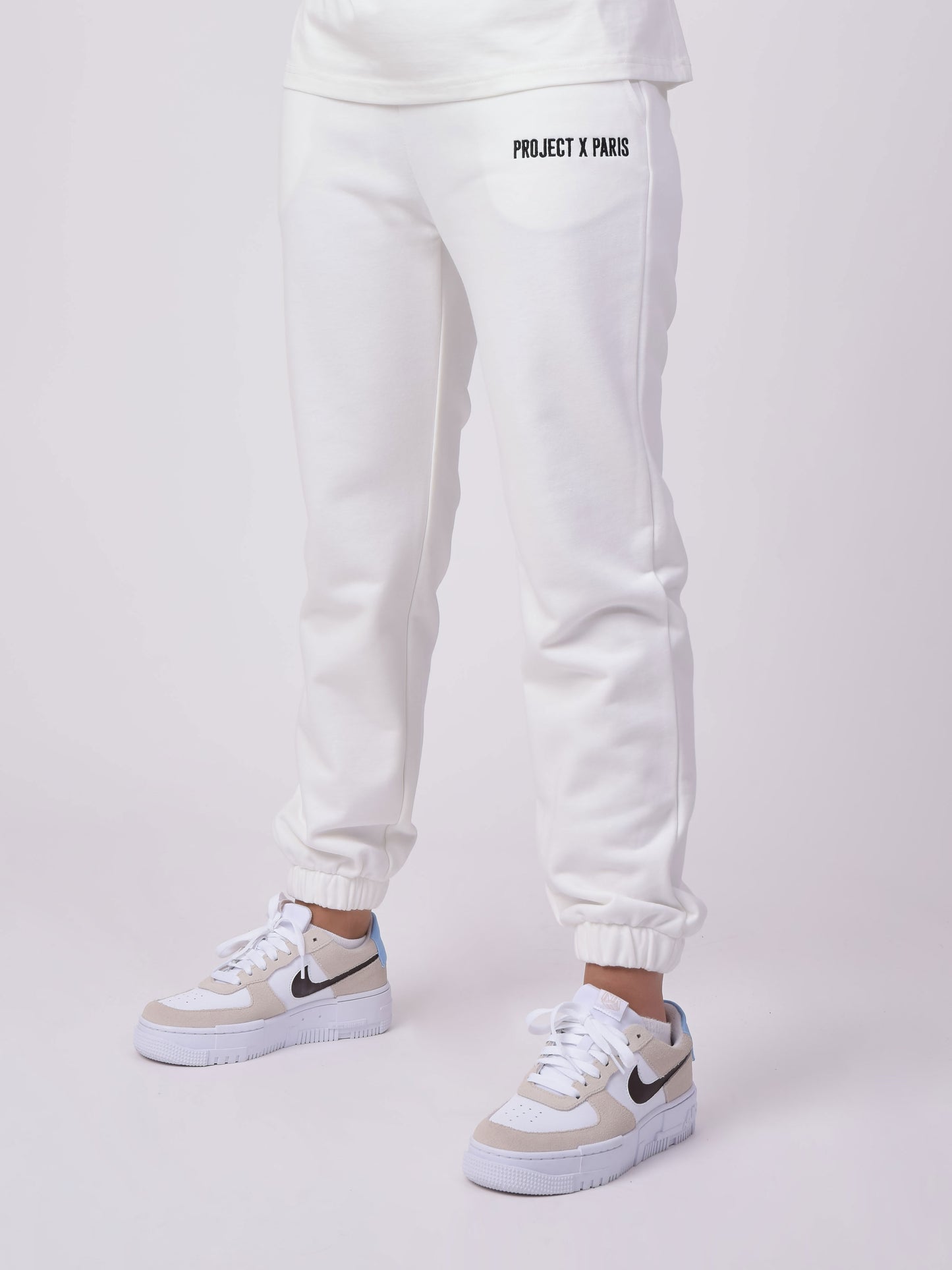 f214102-blanc-modelshot
