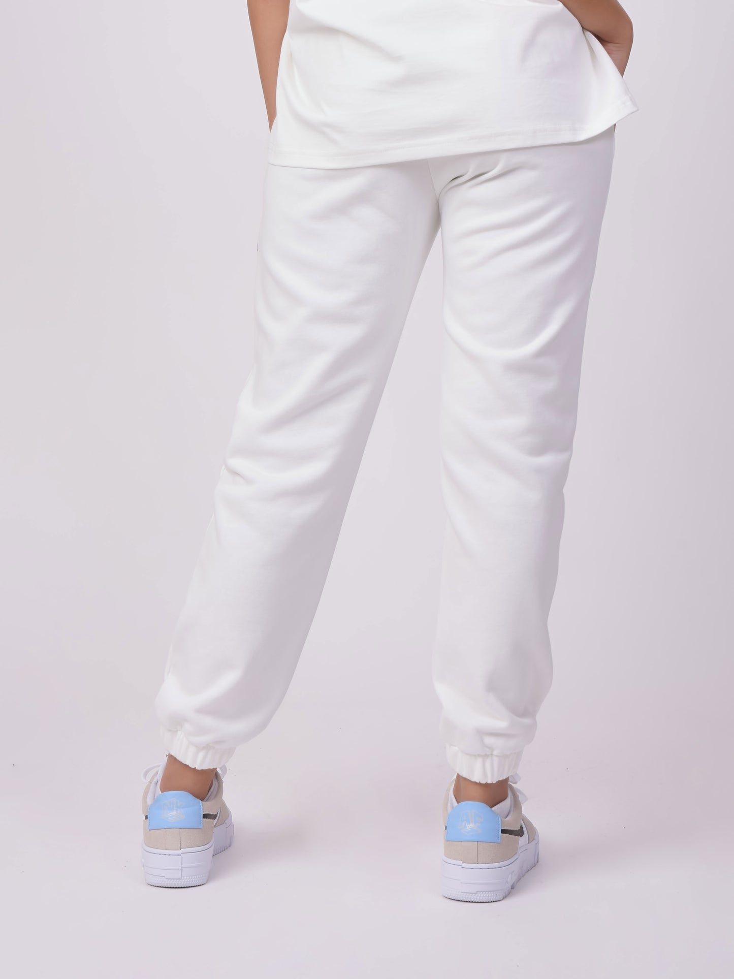f214102-blanc-modelshot