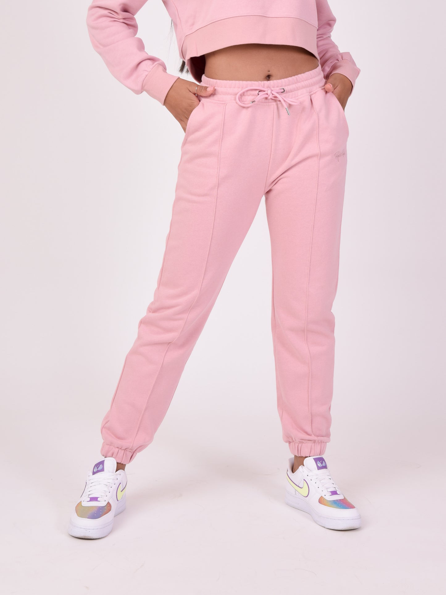 f214103-rose-poudre-modelshot
