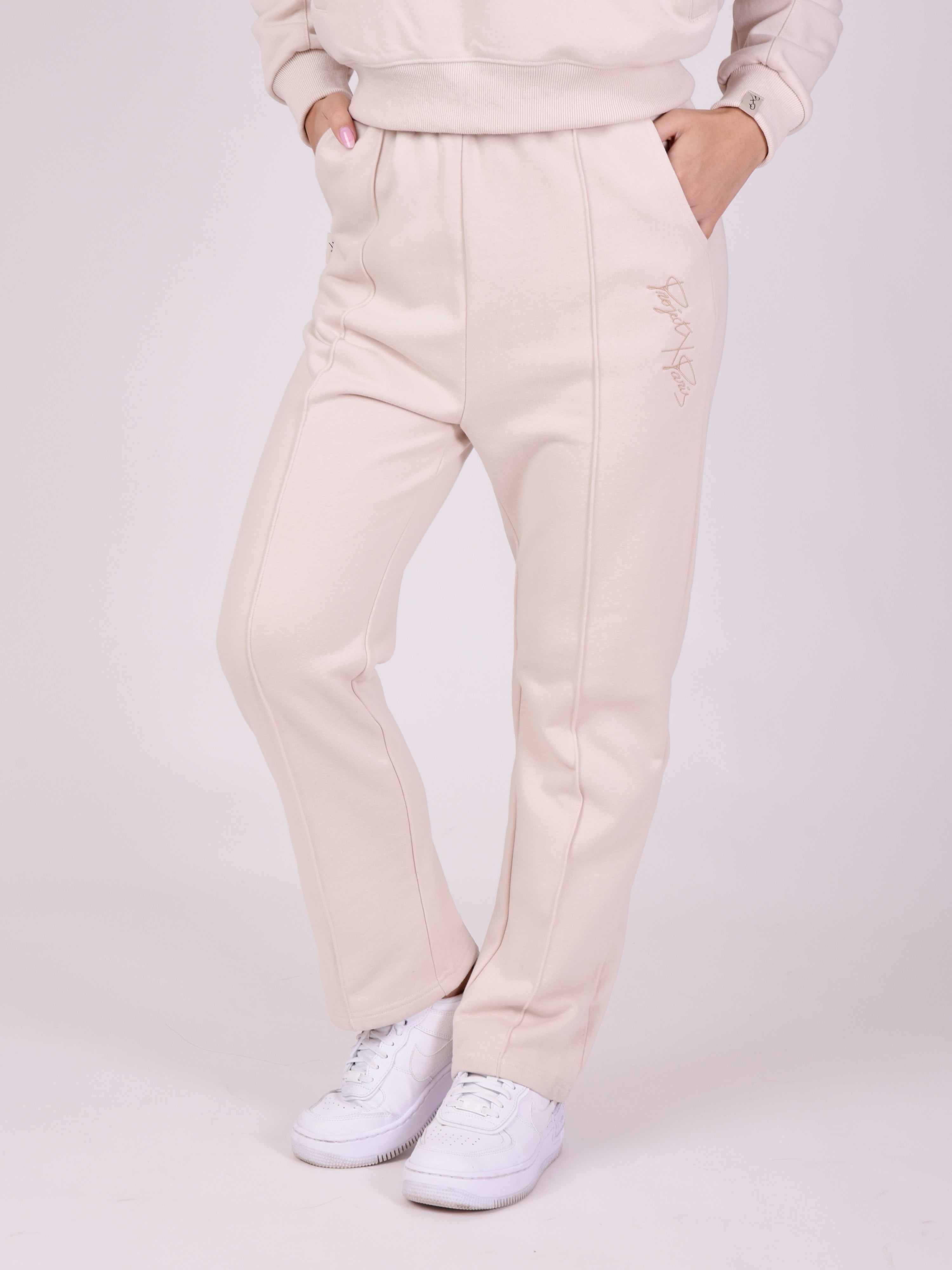 Bas de jogging broderie logo ton sur ton-1