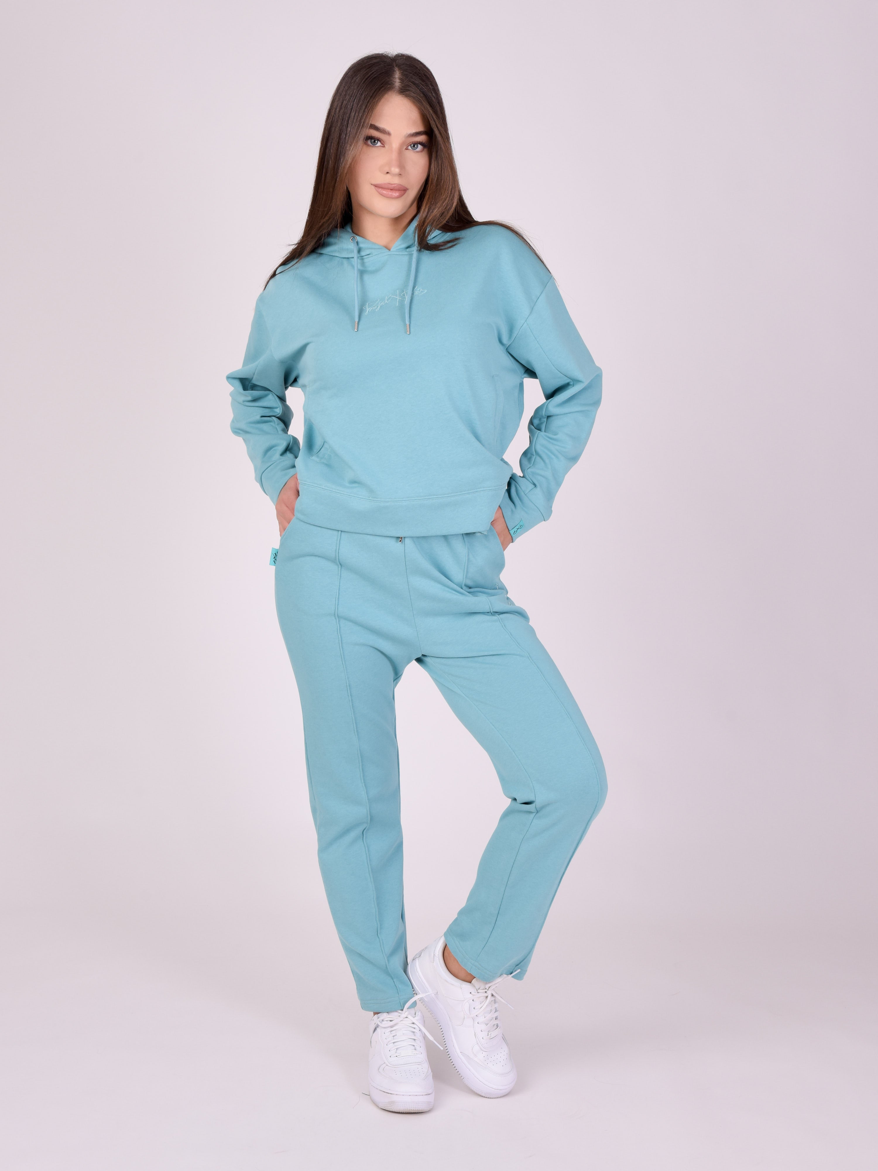 f214107-vert-d-eau-modelshot