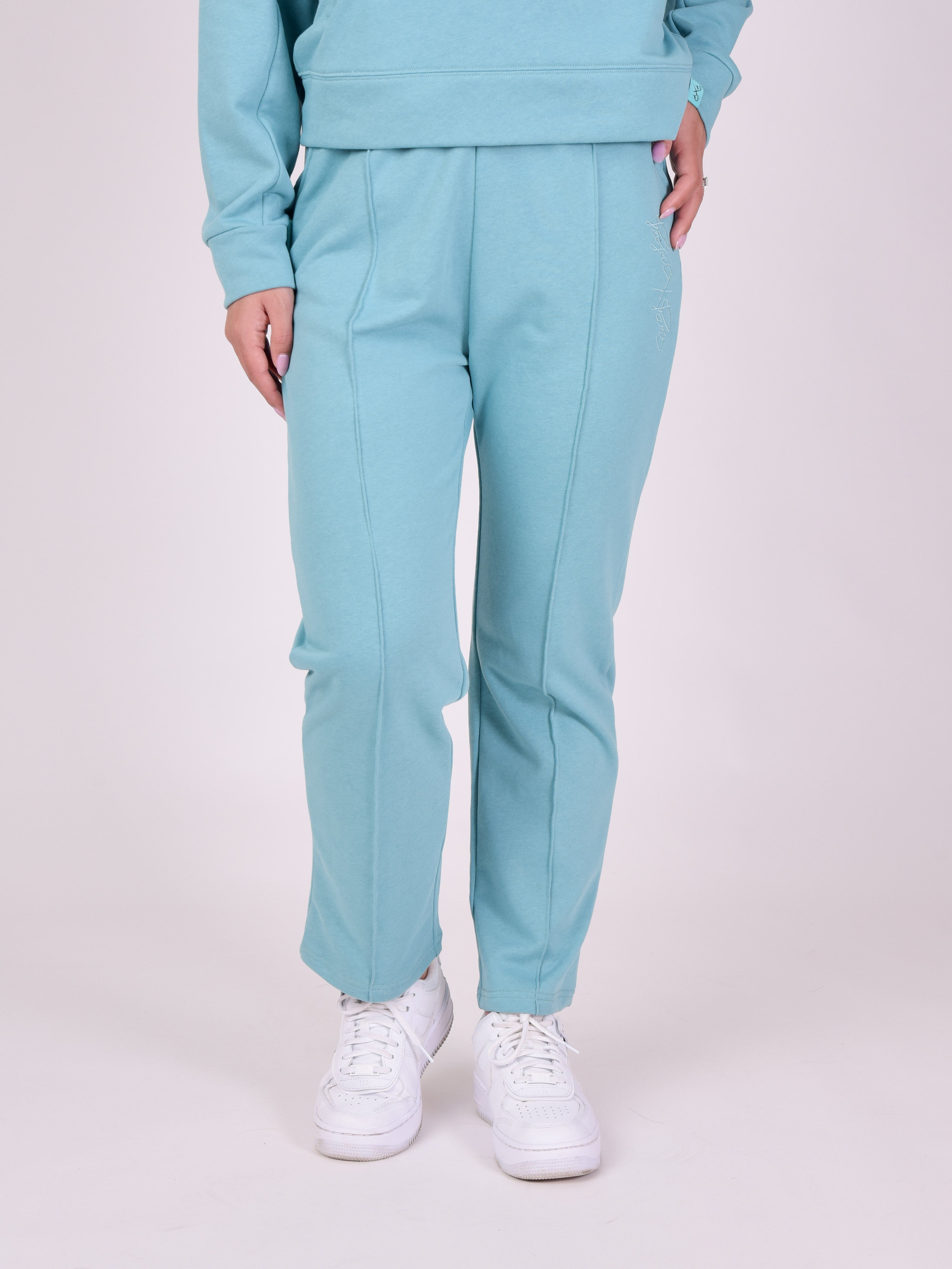 f214107-vert-d-eau-modelshot