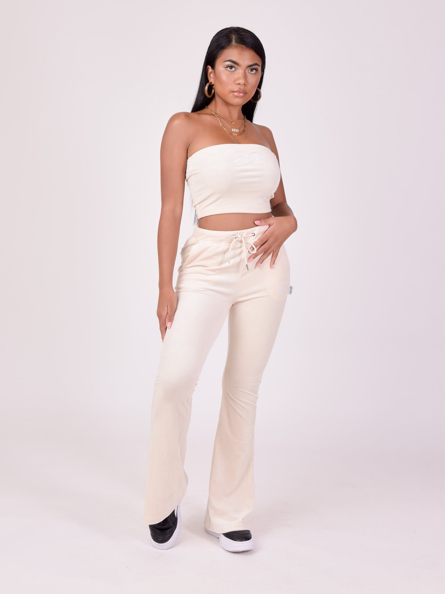 f214109-ivoire-modelshot