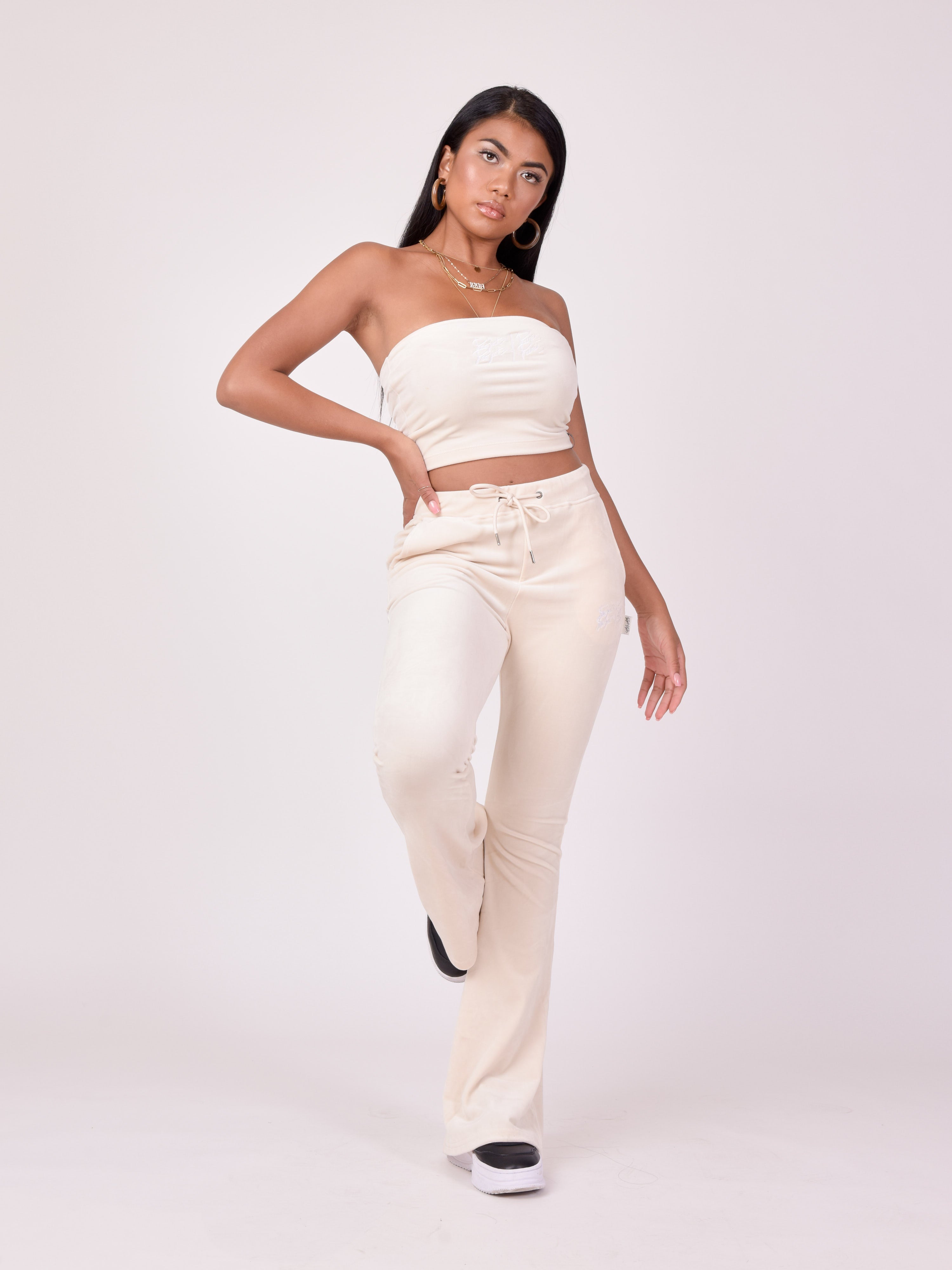 f214109-ivoire-modelshot