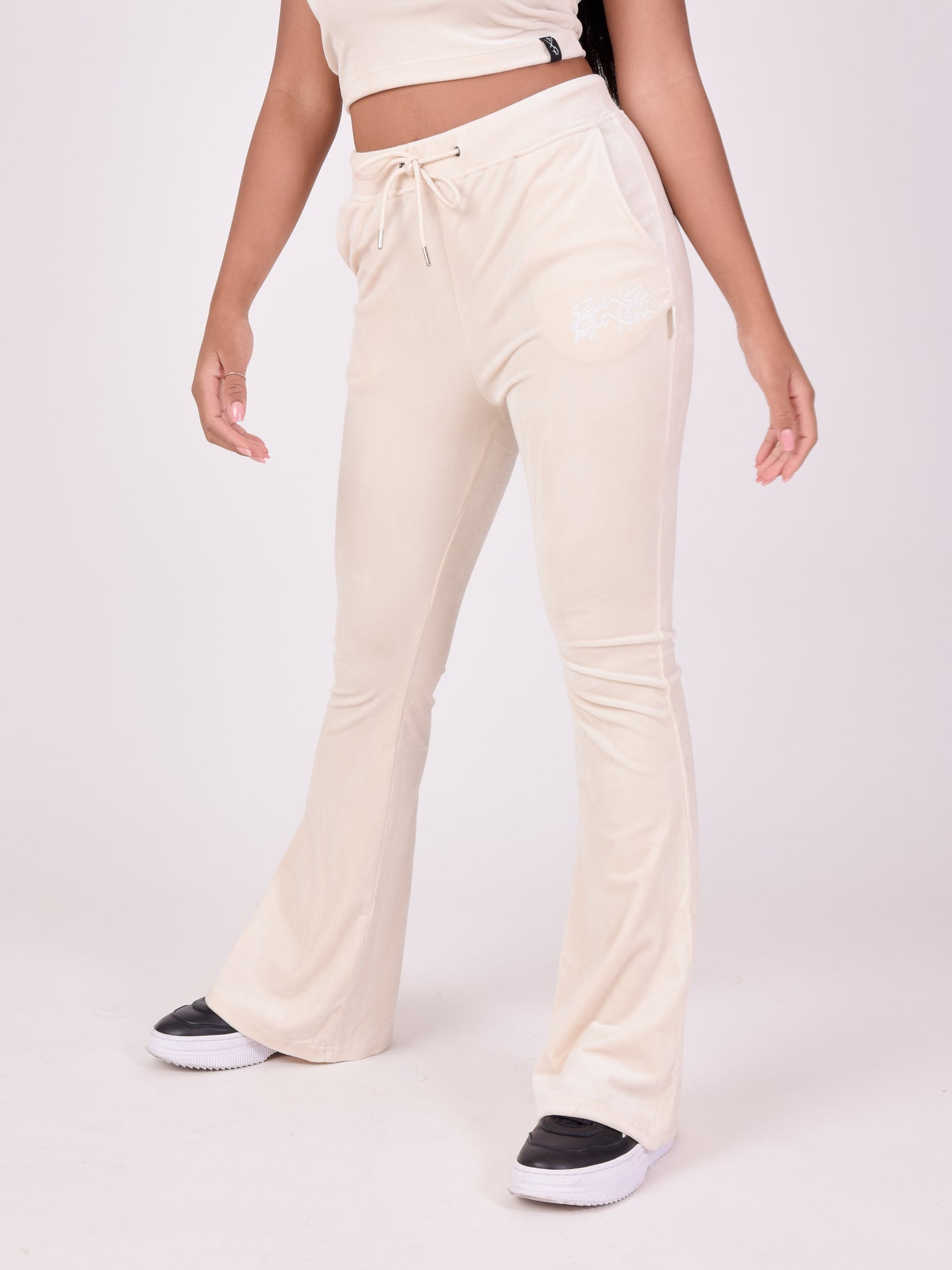 f214109-ivoire-modelshot
