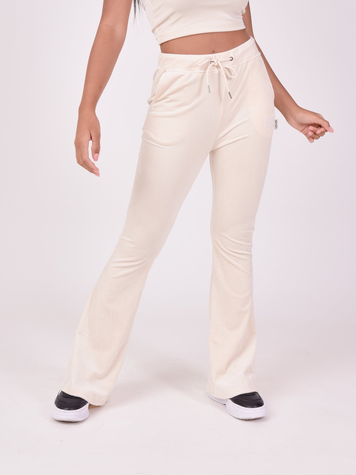 f214109-ivoire-modelshot