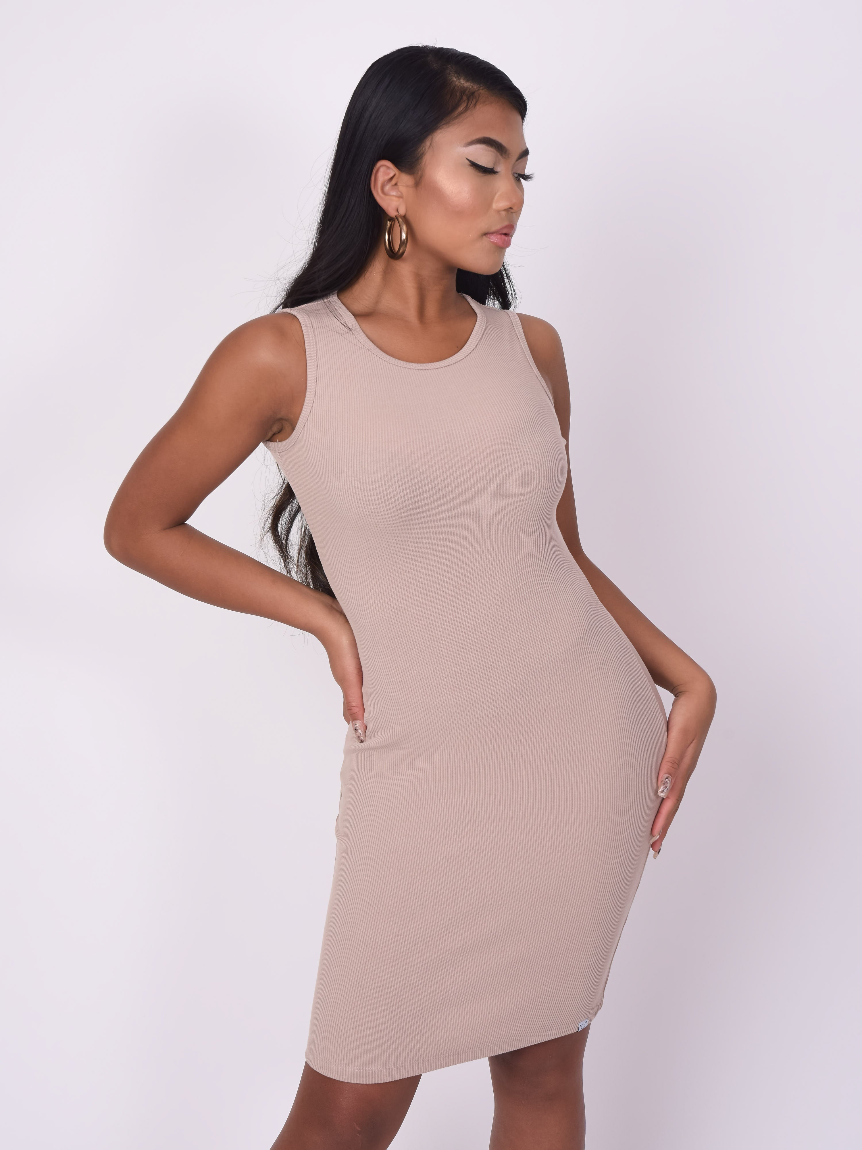 f217058-beige-modelshot