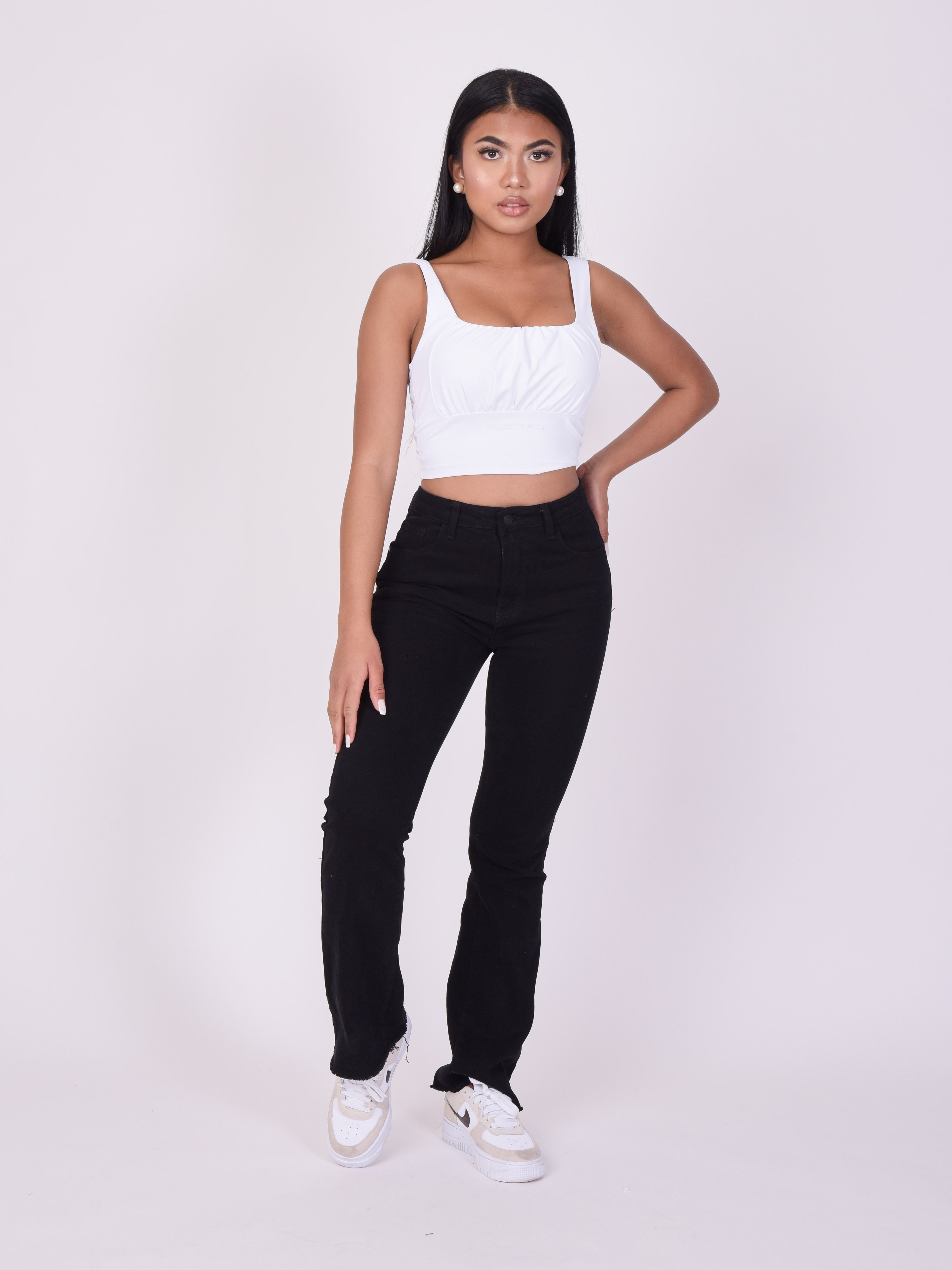 f2190022a-noir
