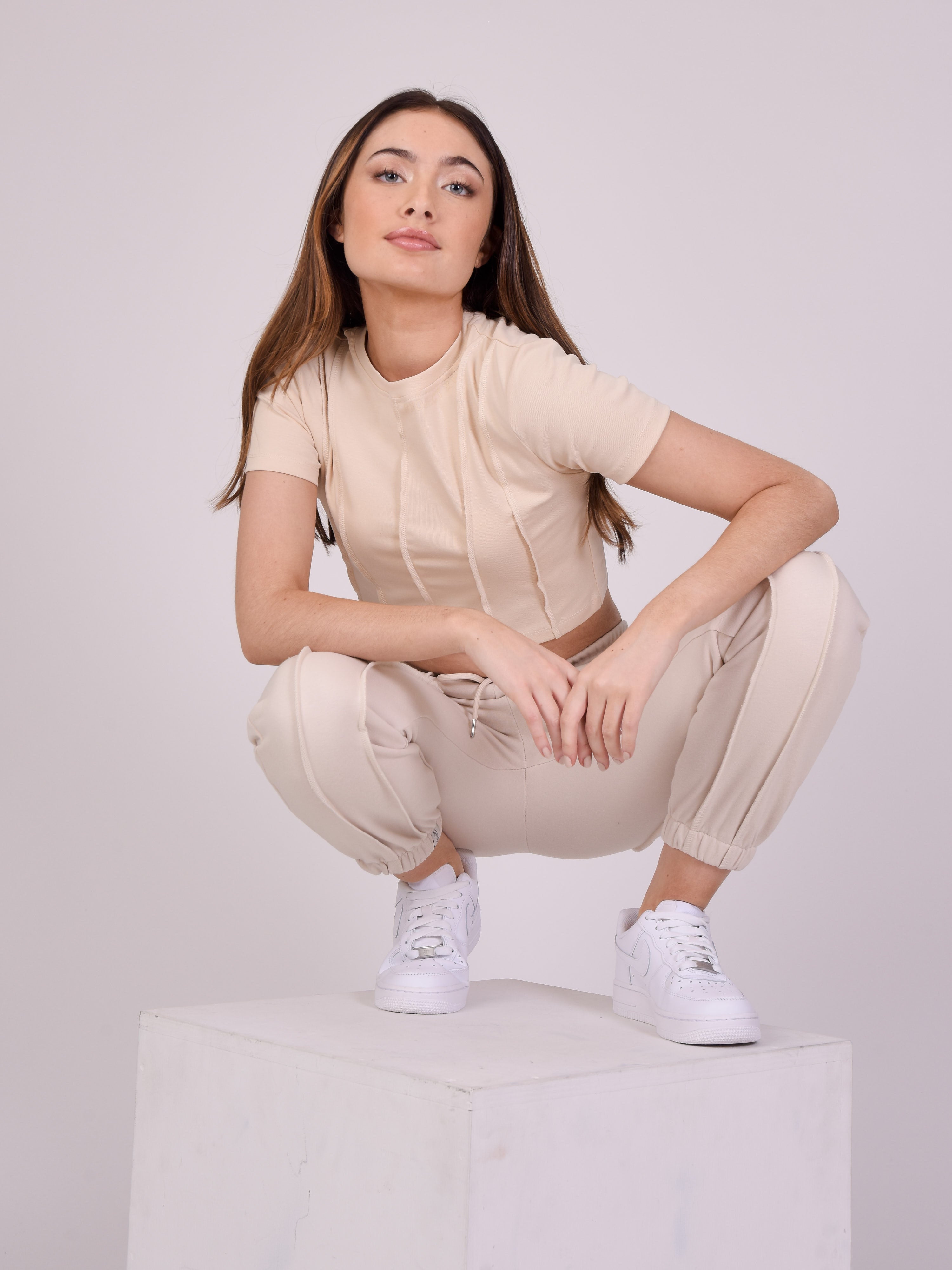 Crop T-shirt with raw edges-2