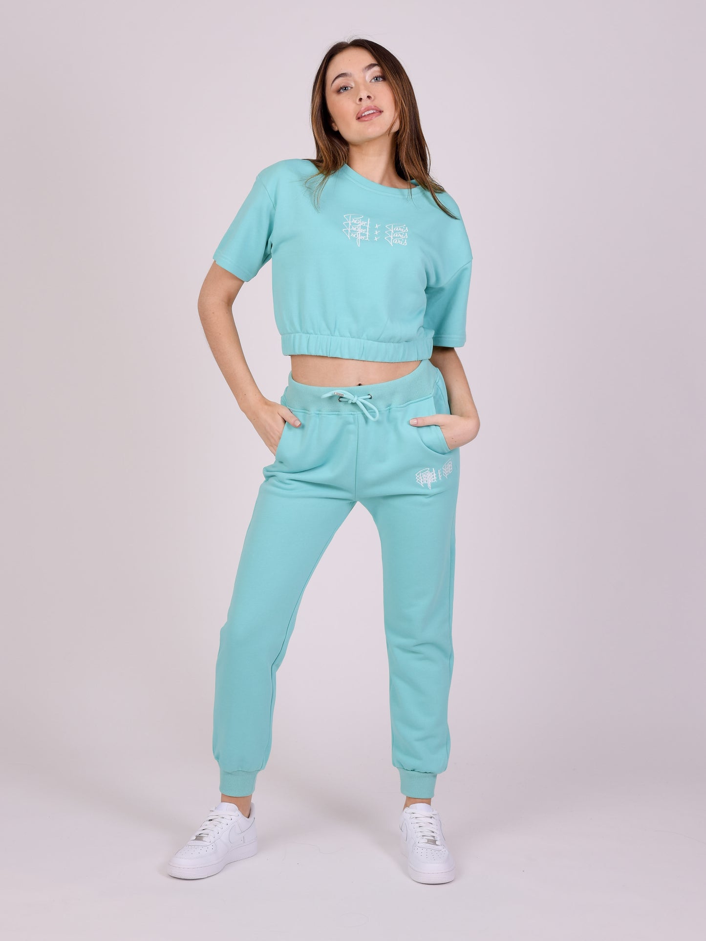 f221102-turquoise-modelshot