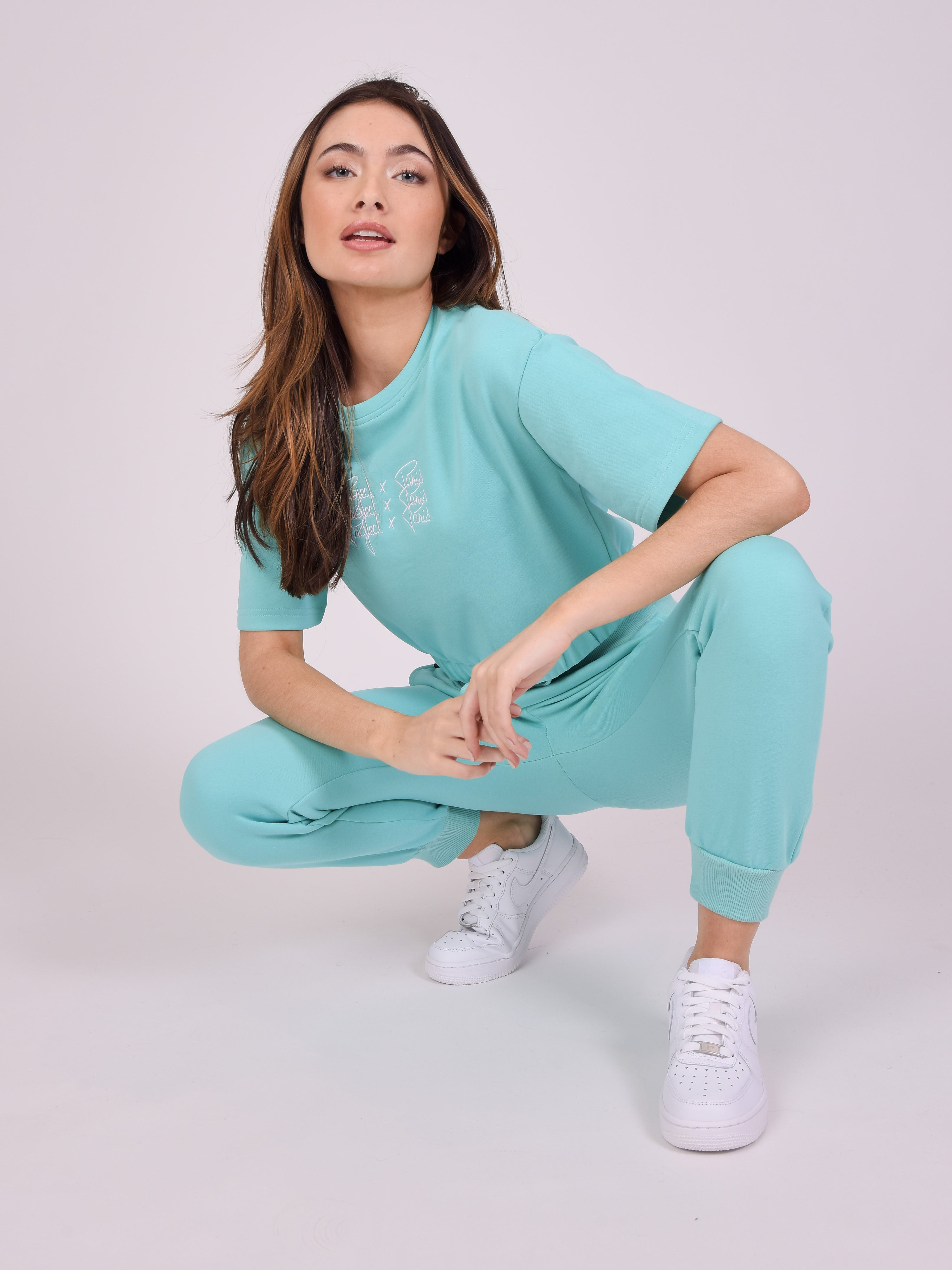 f221102-turquoise-modelshot