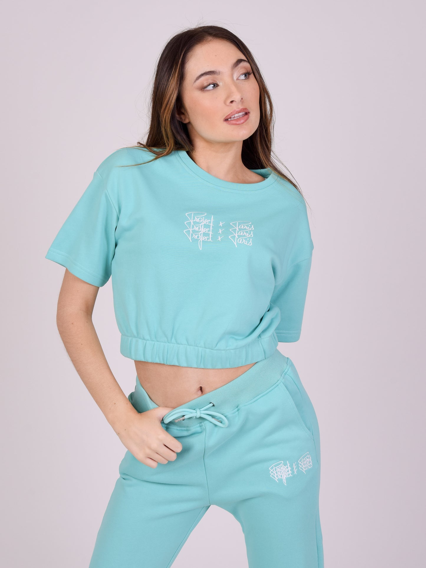f221102-turquoise-modelshot