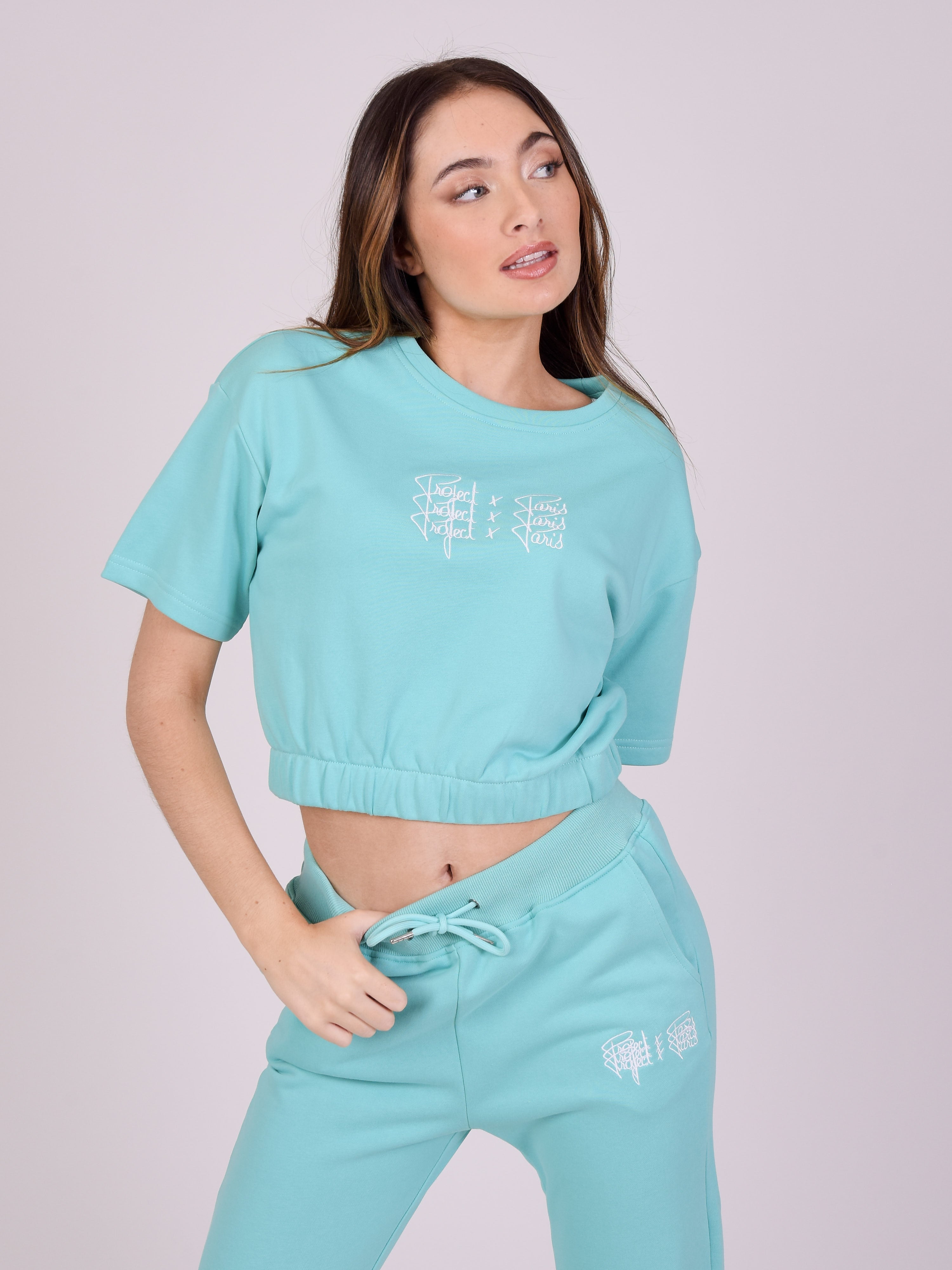T-shirt z potrójnym logo-2