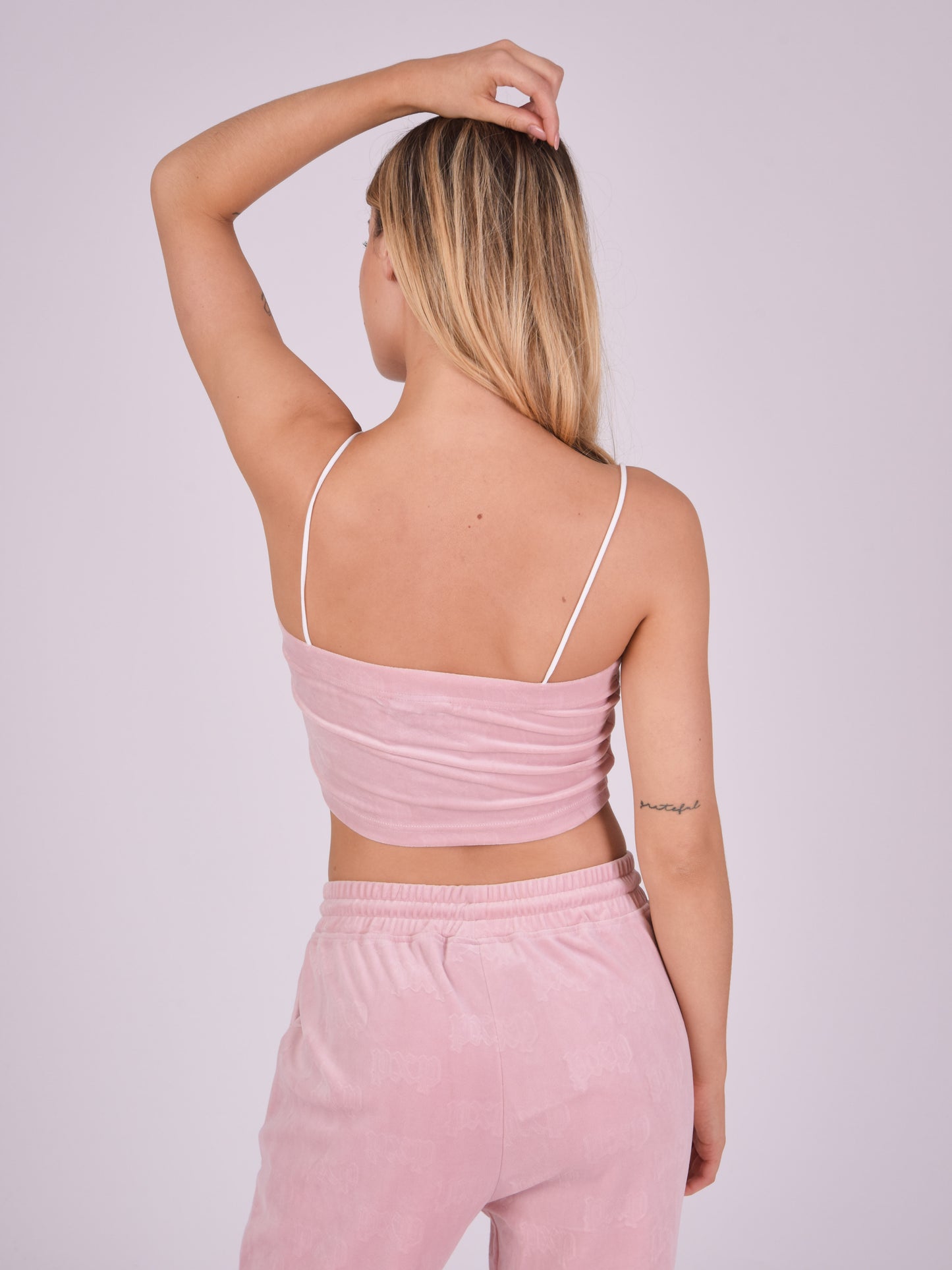 f221107-rose-modelshot
