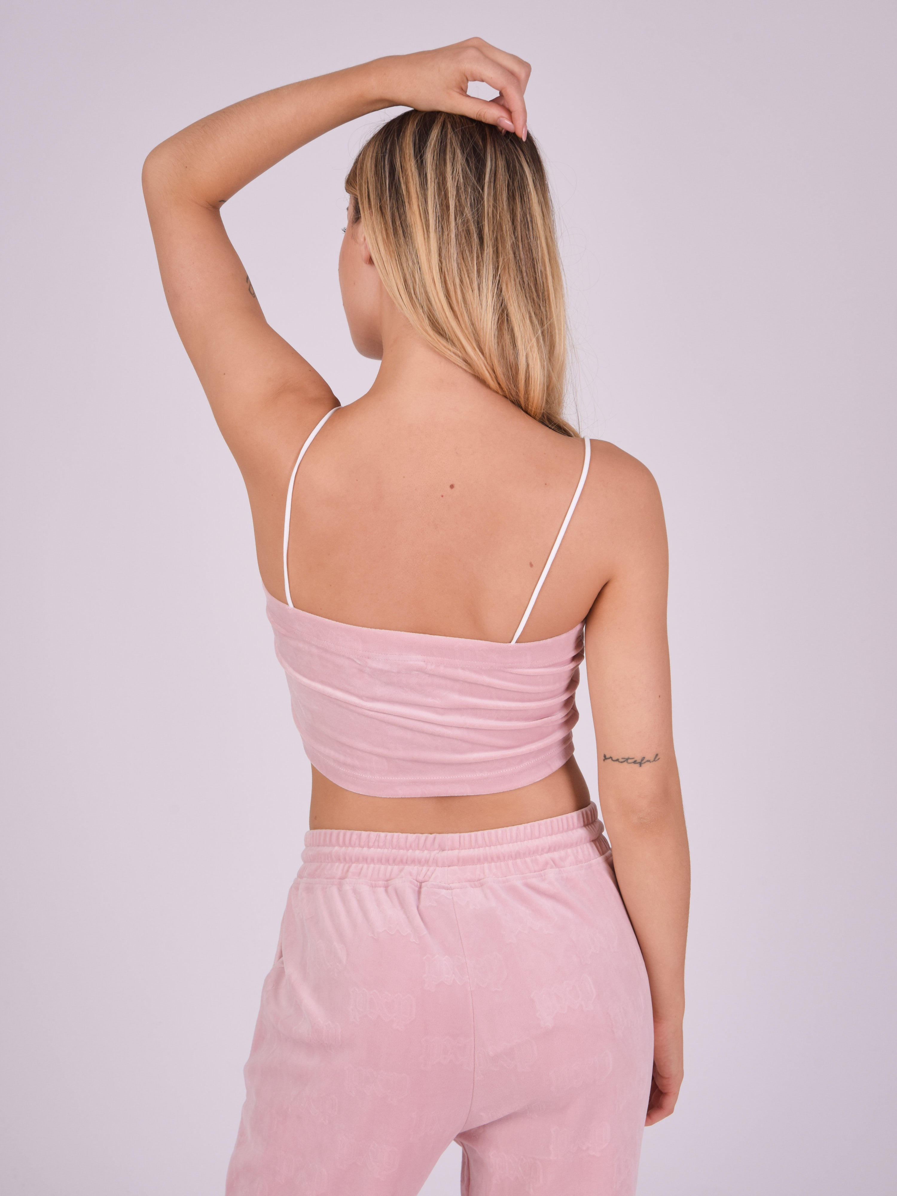 f221107-rose-modelshot