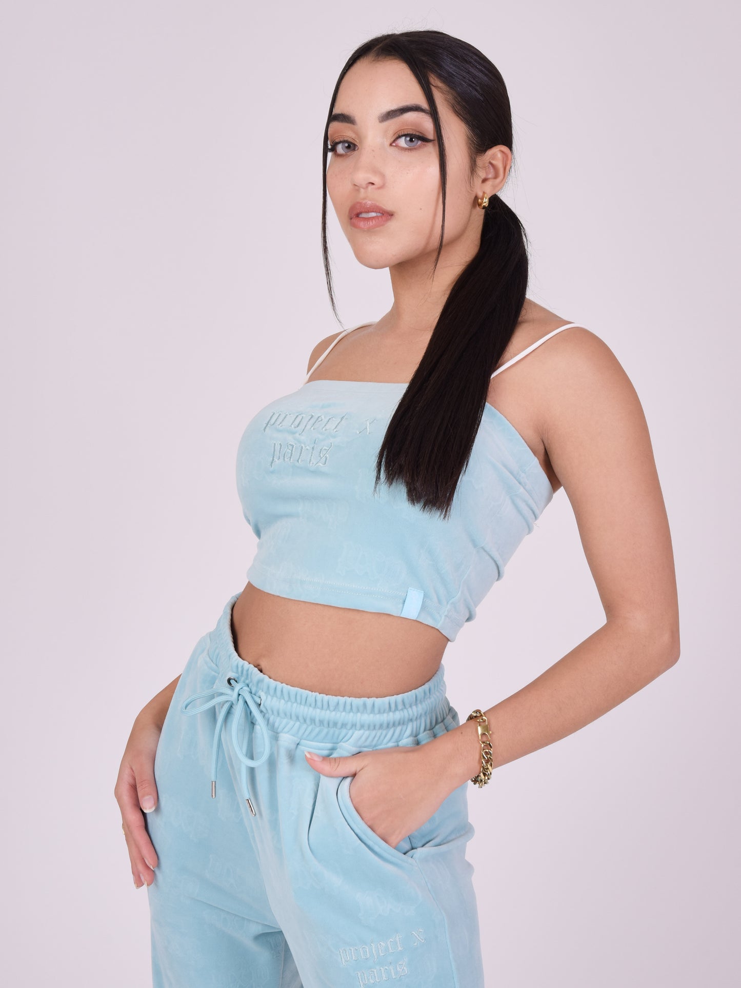 f221107-turquoise-modelshot