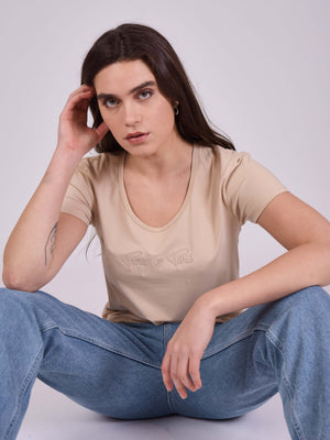 f221114-beige-modelshot