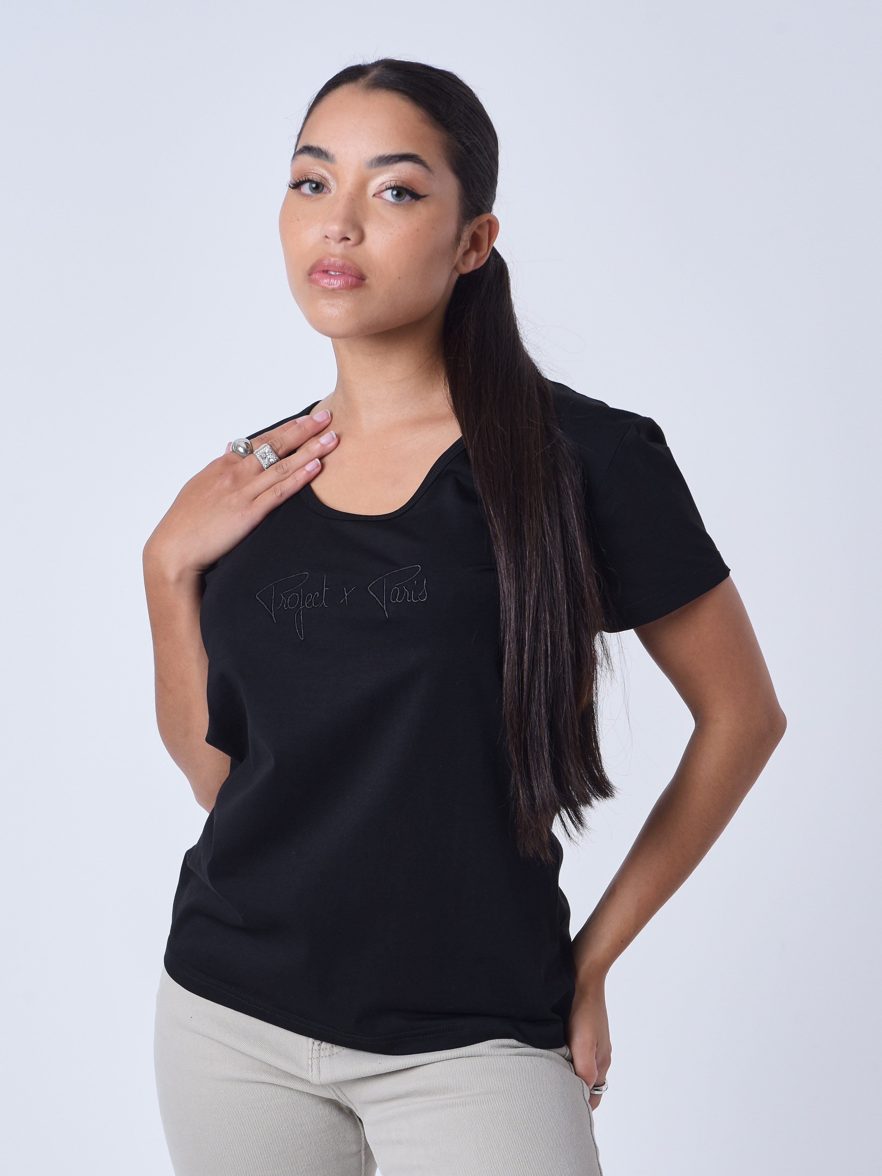 Basic T-shirt with tone-on-tone logo embroidery-2