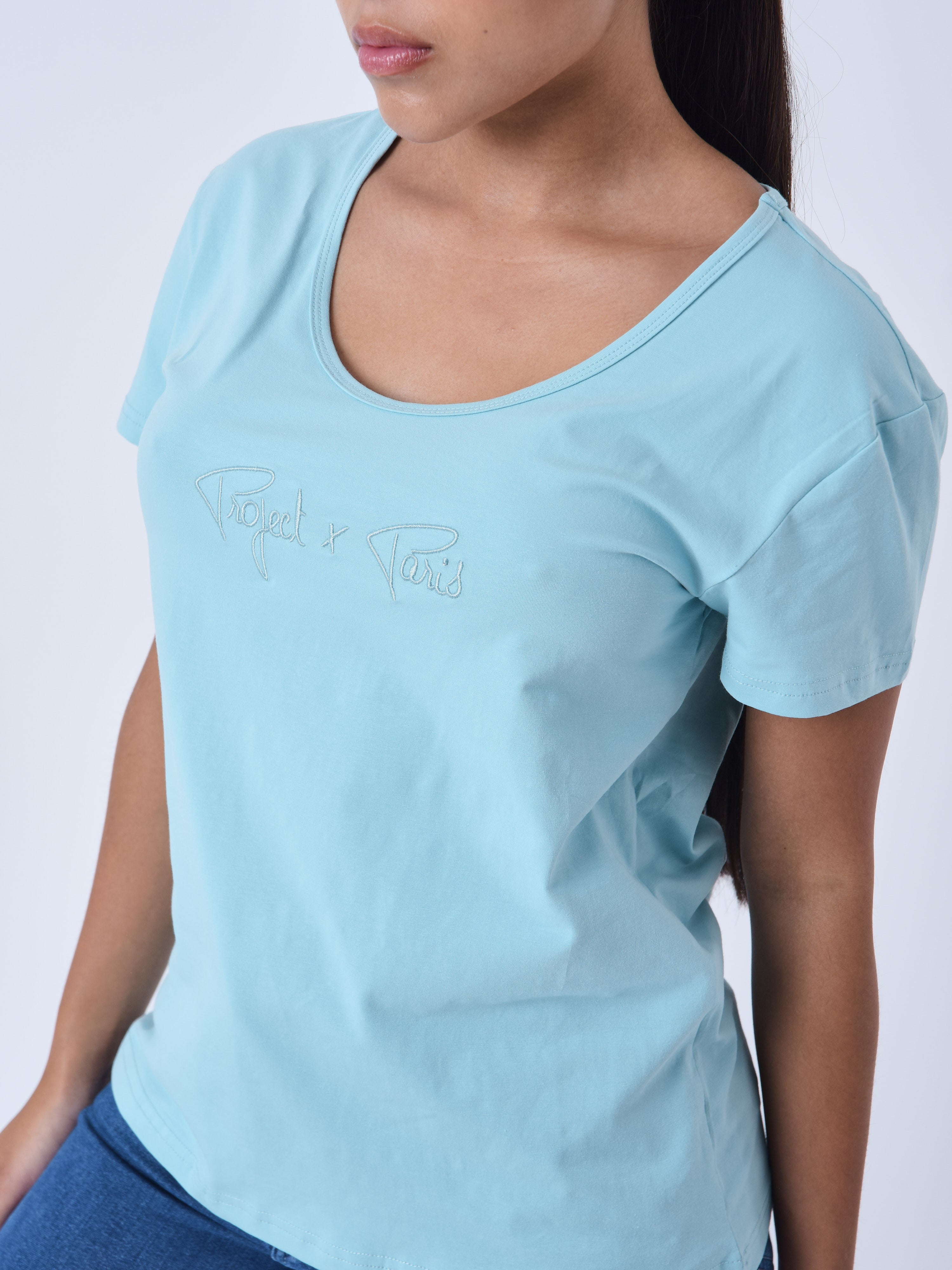 Basic T-shirt with tone-on-tone logo embroidery-6