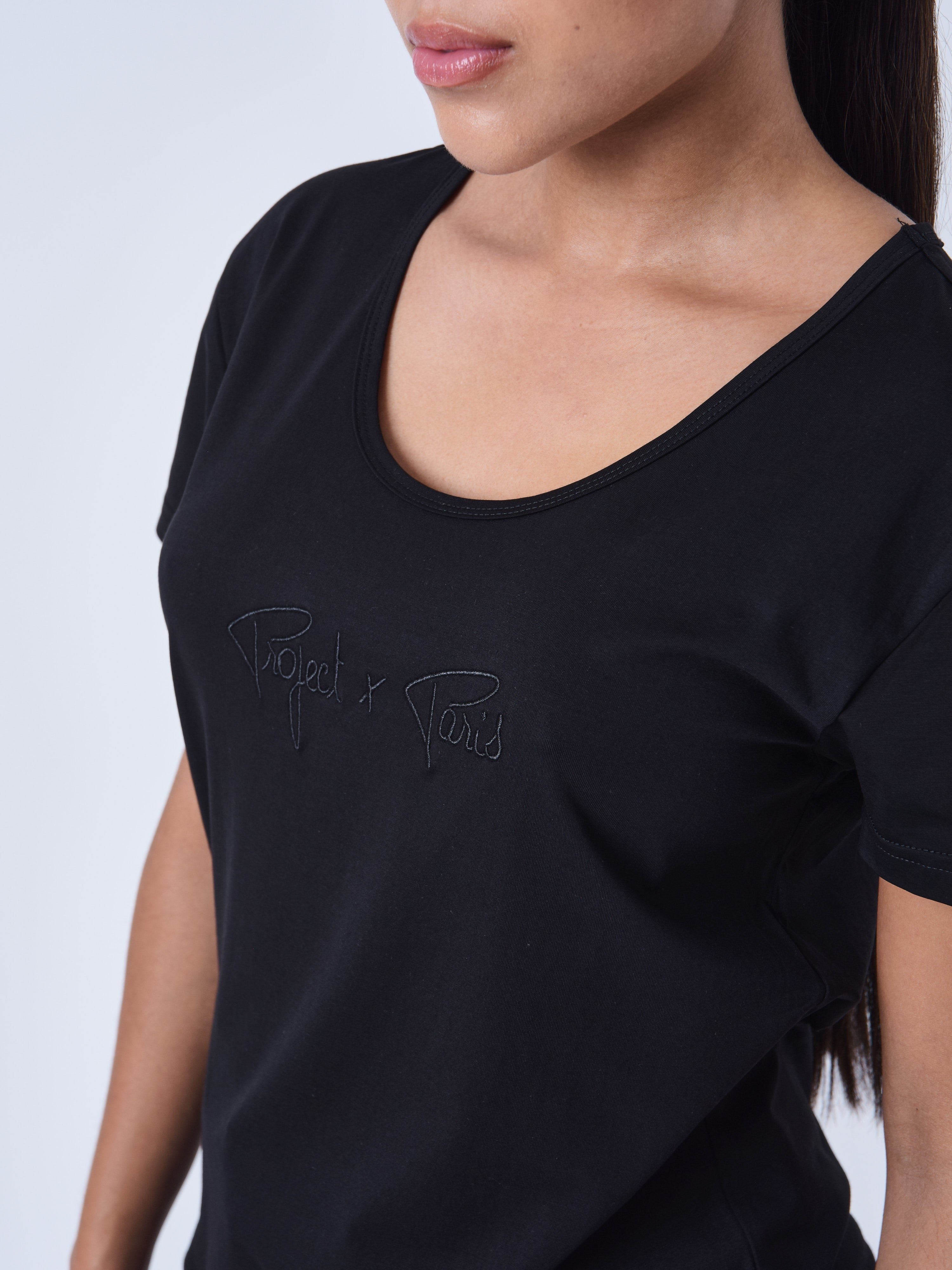 Basic T-shirt with tone-on-tone logo embroidery-6