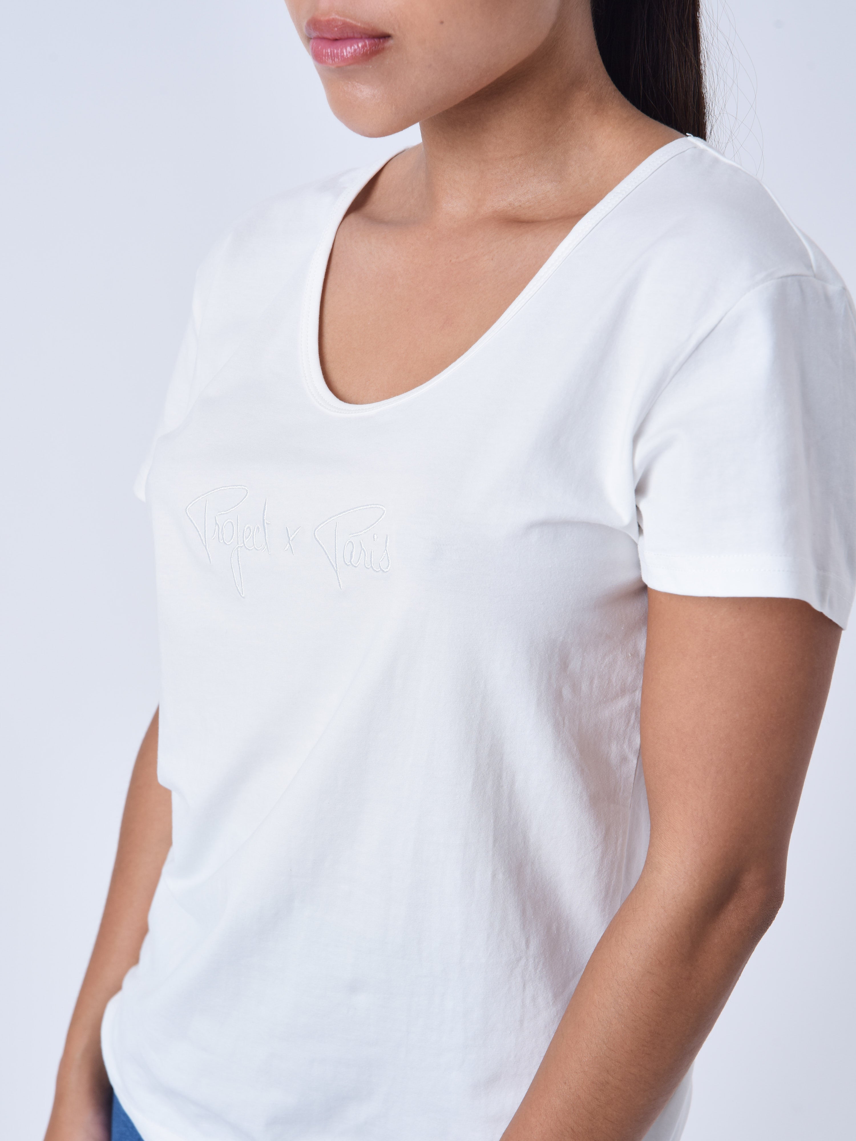 Basic T-shirt with tone-on-tone logo embroidery-6