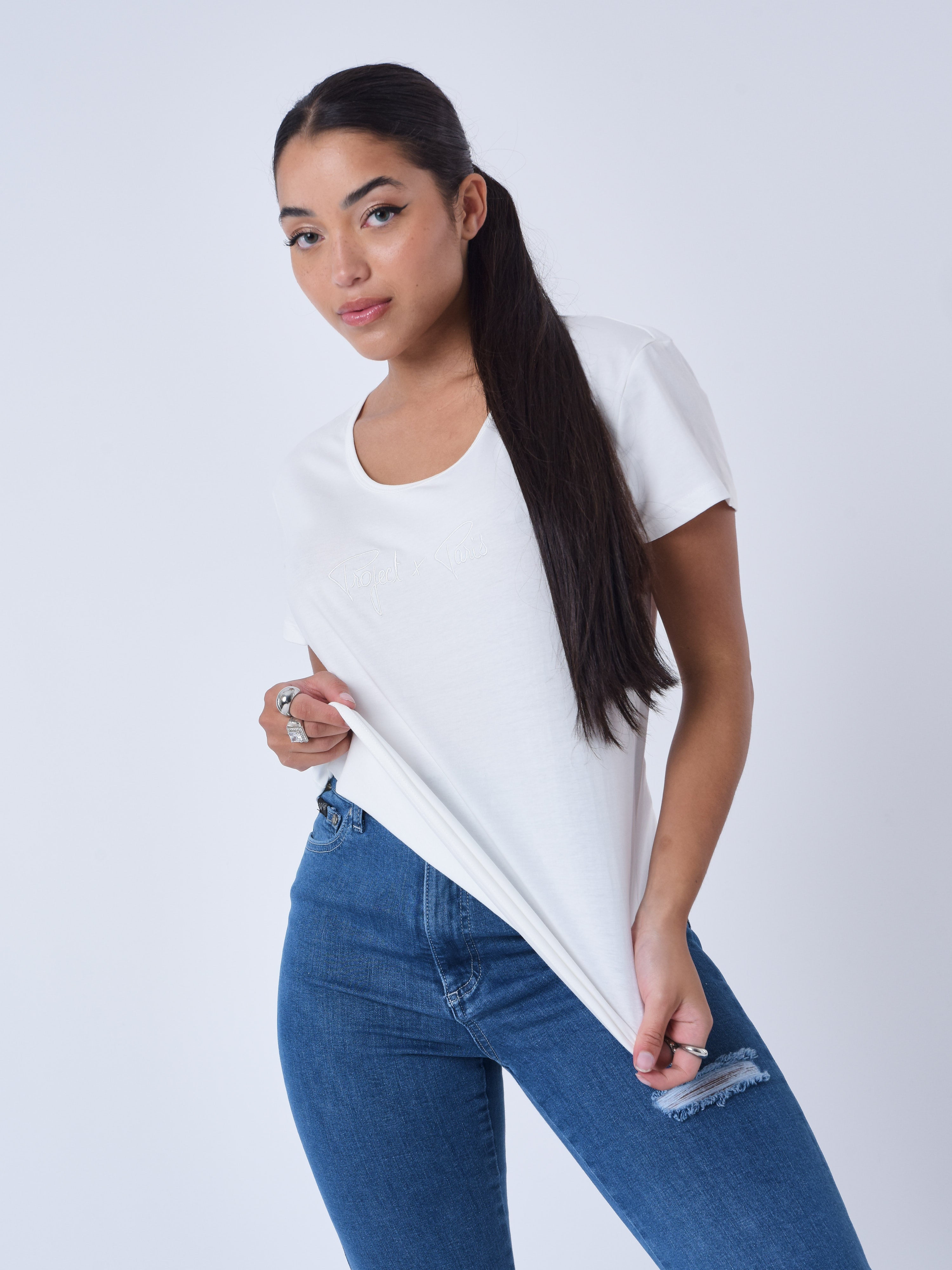 Basic T-shirt with tone-on-tone logo embroidery-1