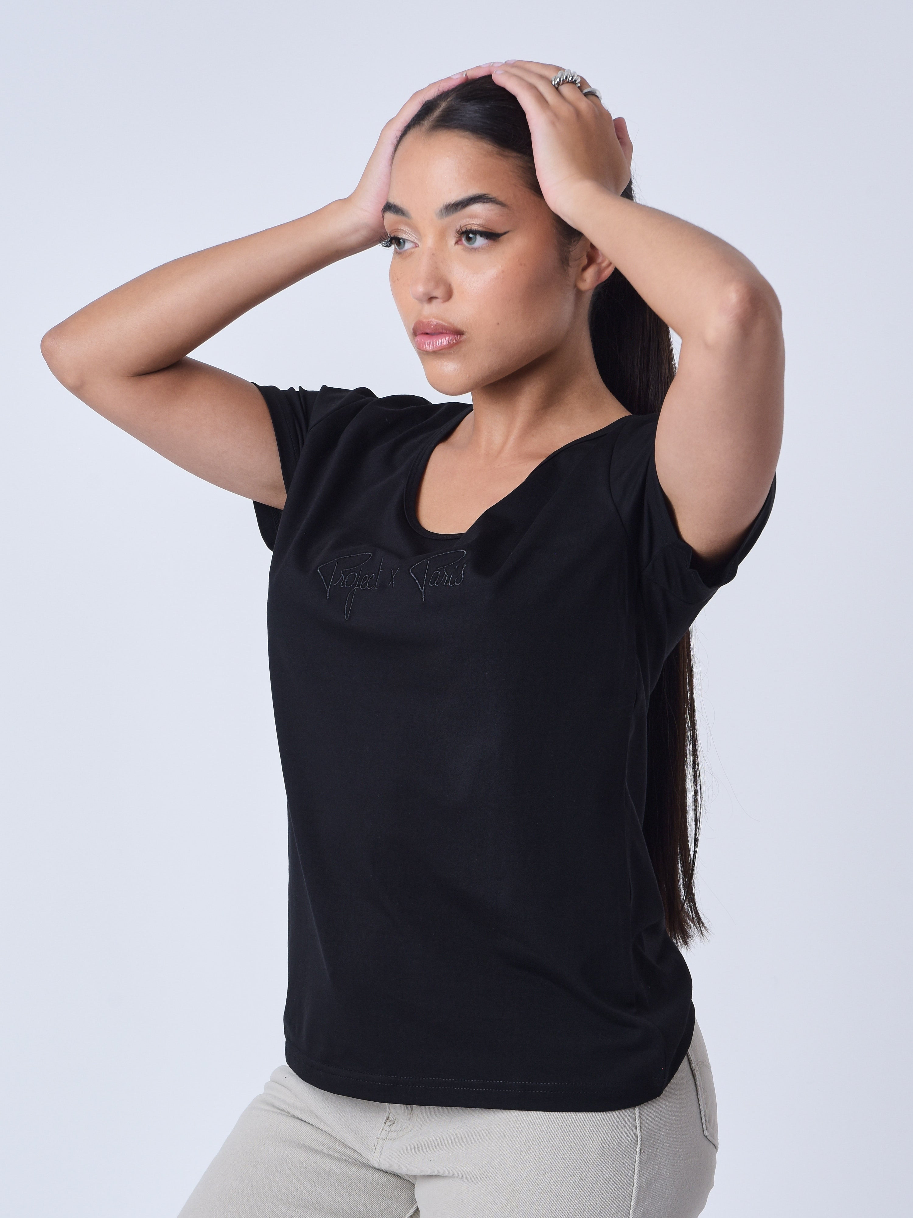 Basic T-shirt with tone-on-tone logo embroidery-4