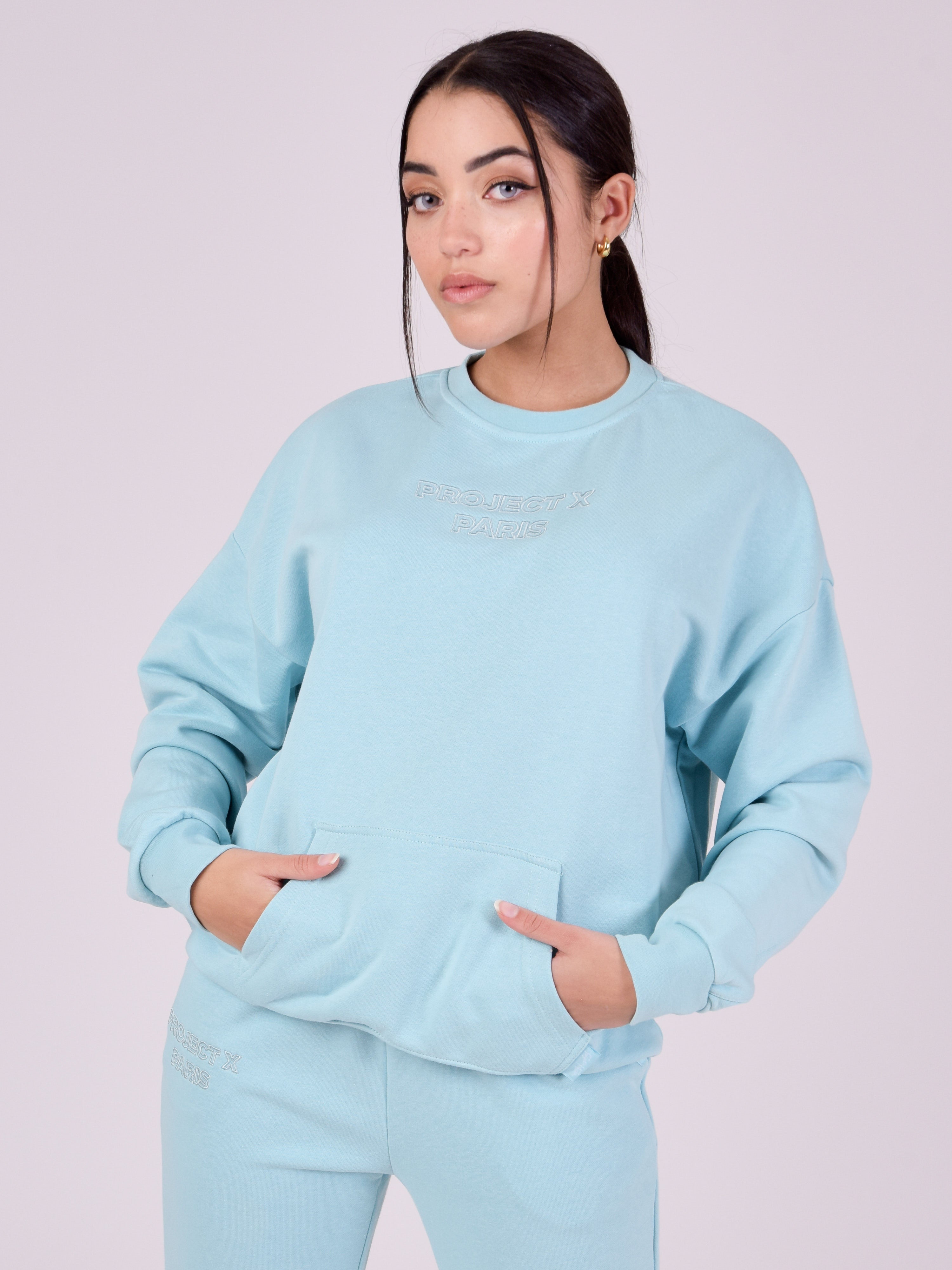 Sweatshirt com gola redonda e bordado em relevo-3