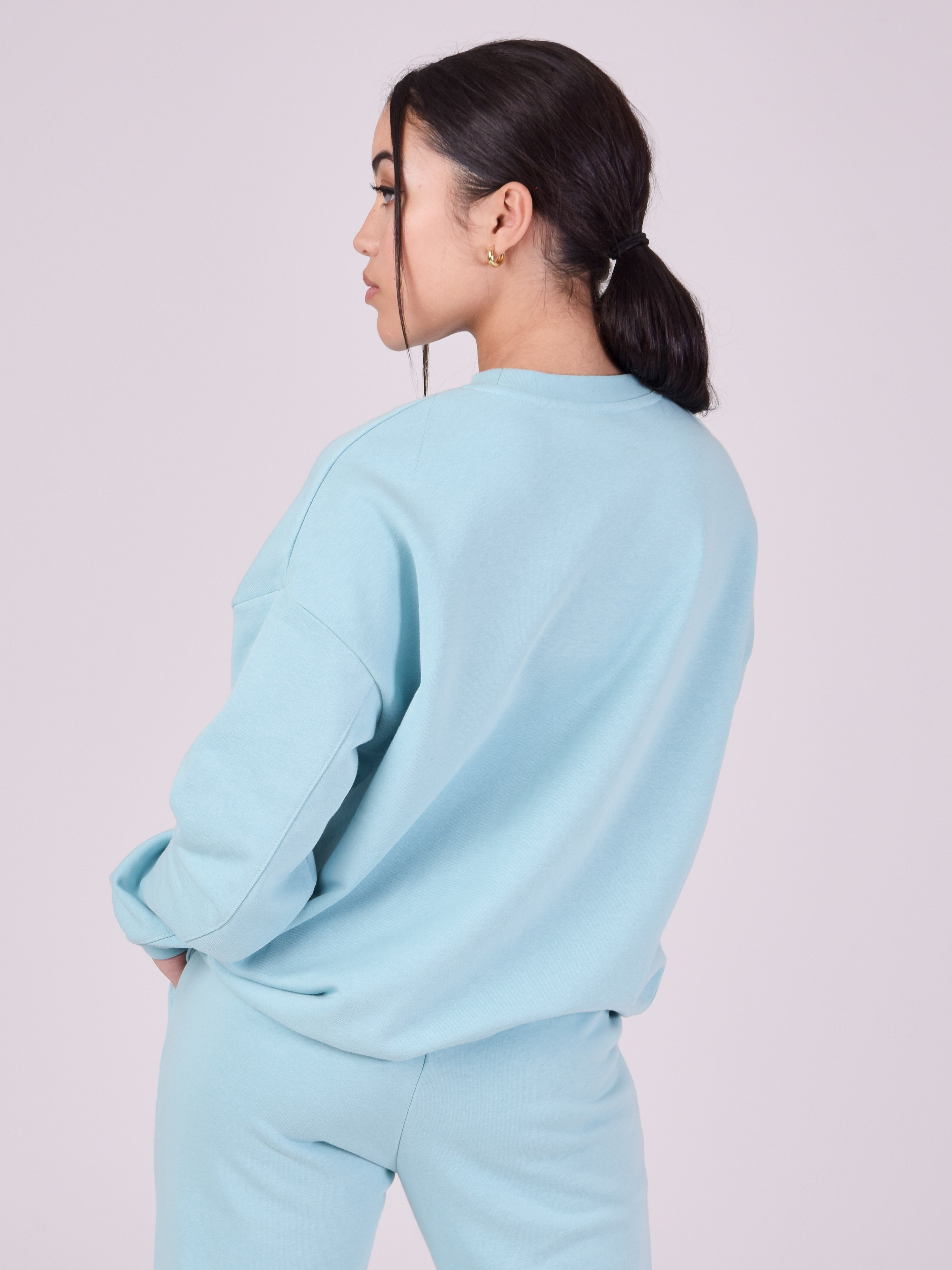 Sweatshirt com gola redonda e bordado em relevo-5