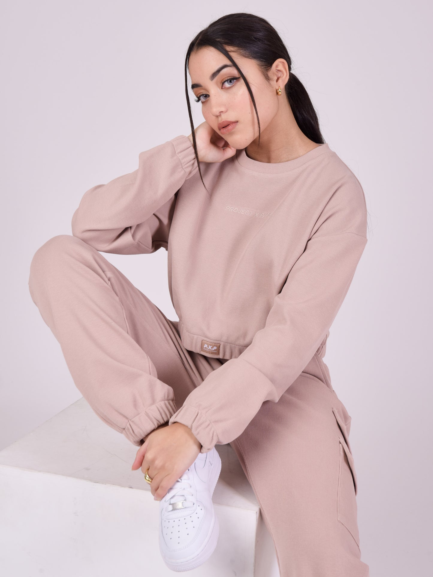 f222123-beige-modelshot