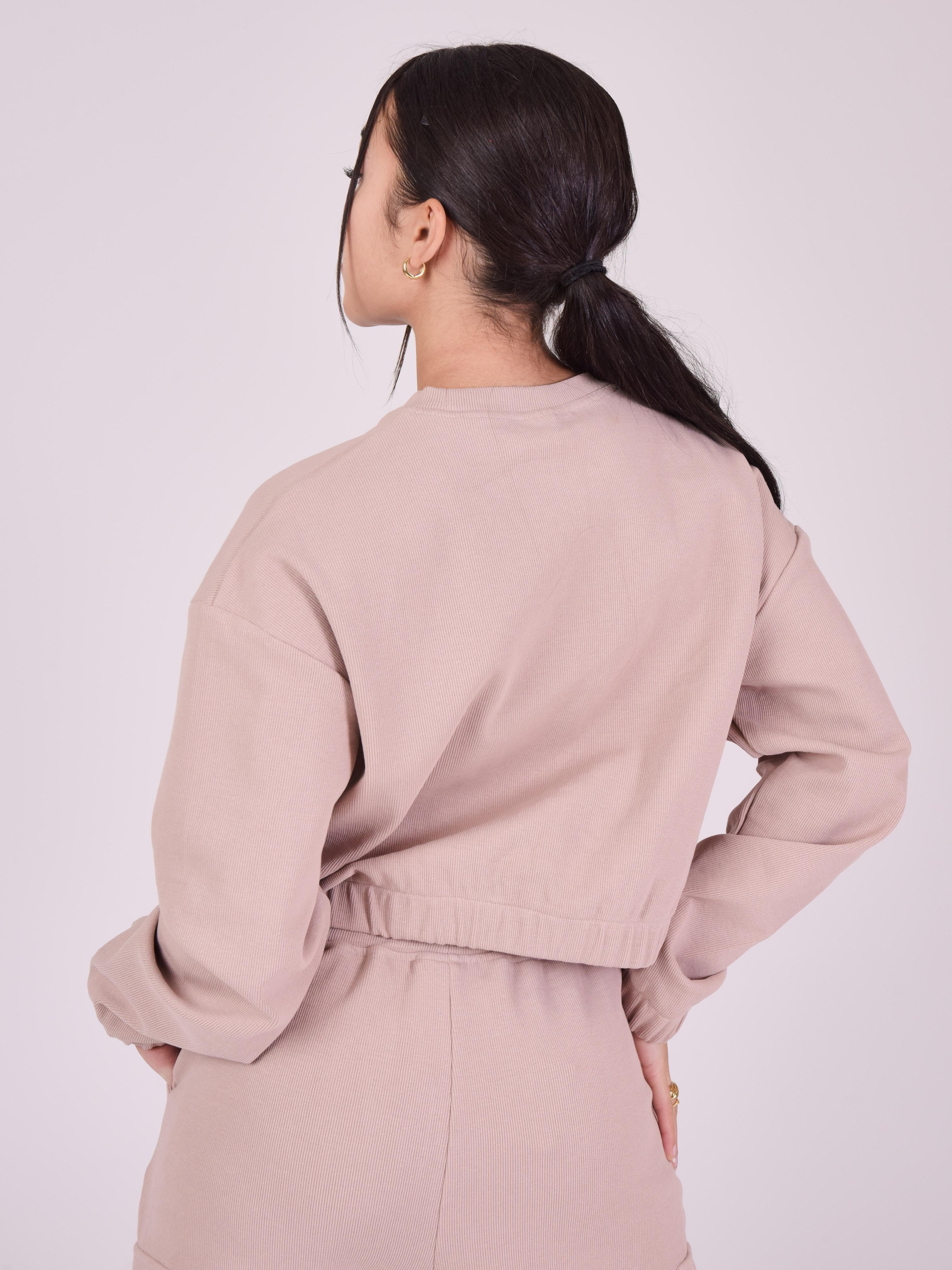 f222123-beige-modelshot