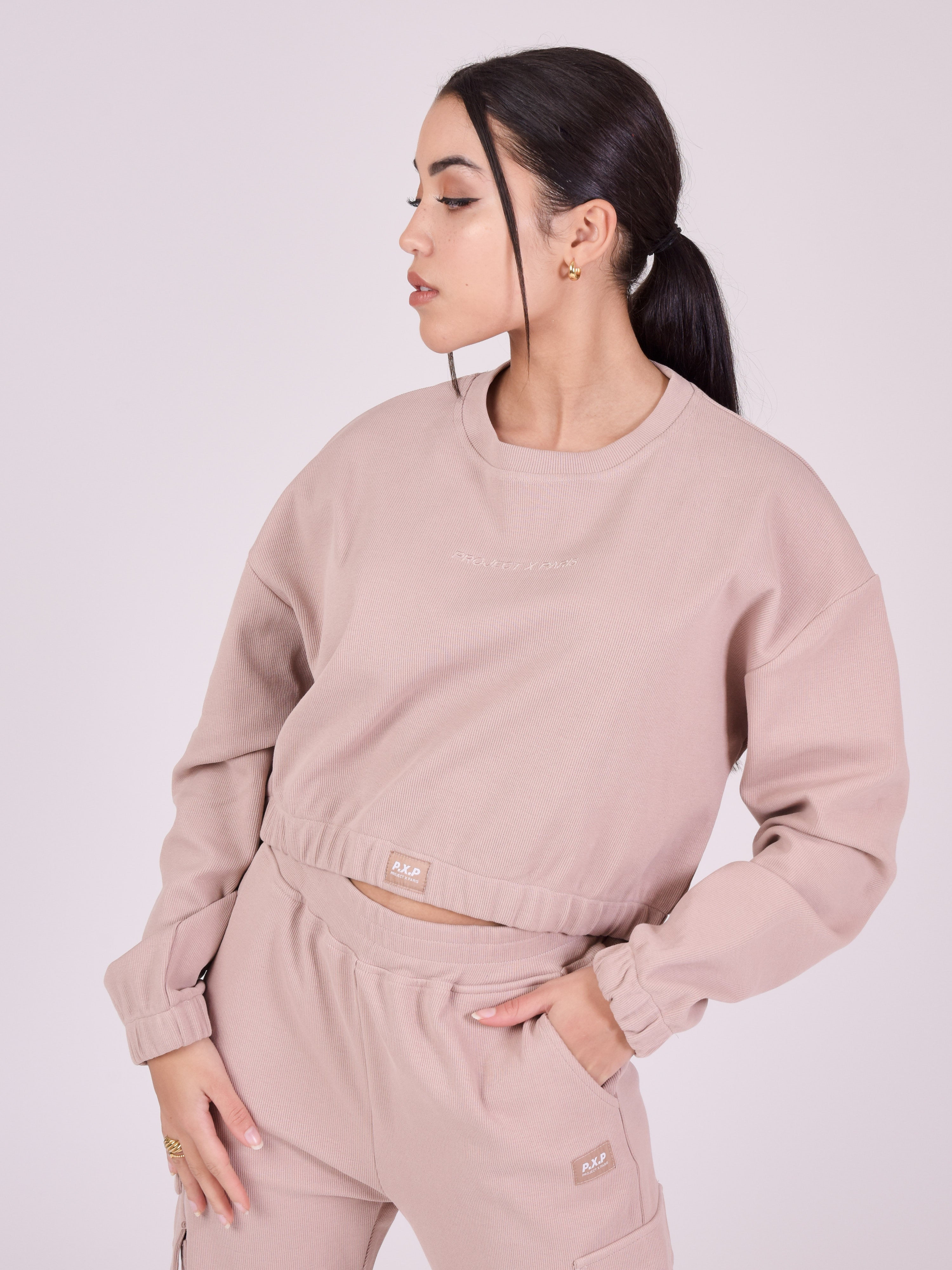 f222123-beige-modelshot