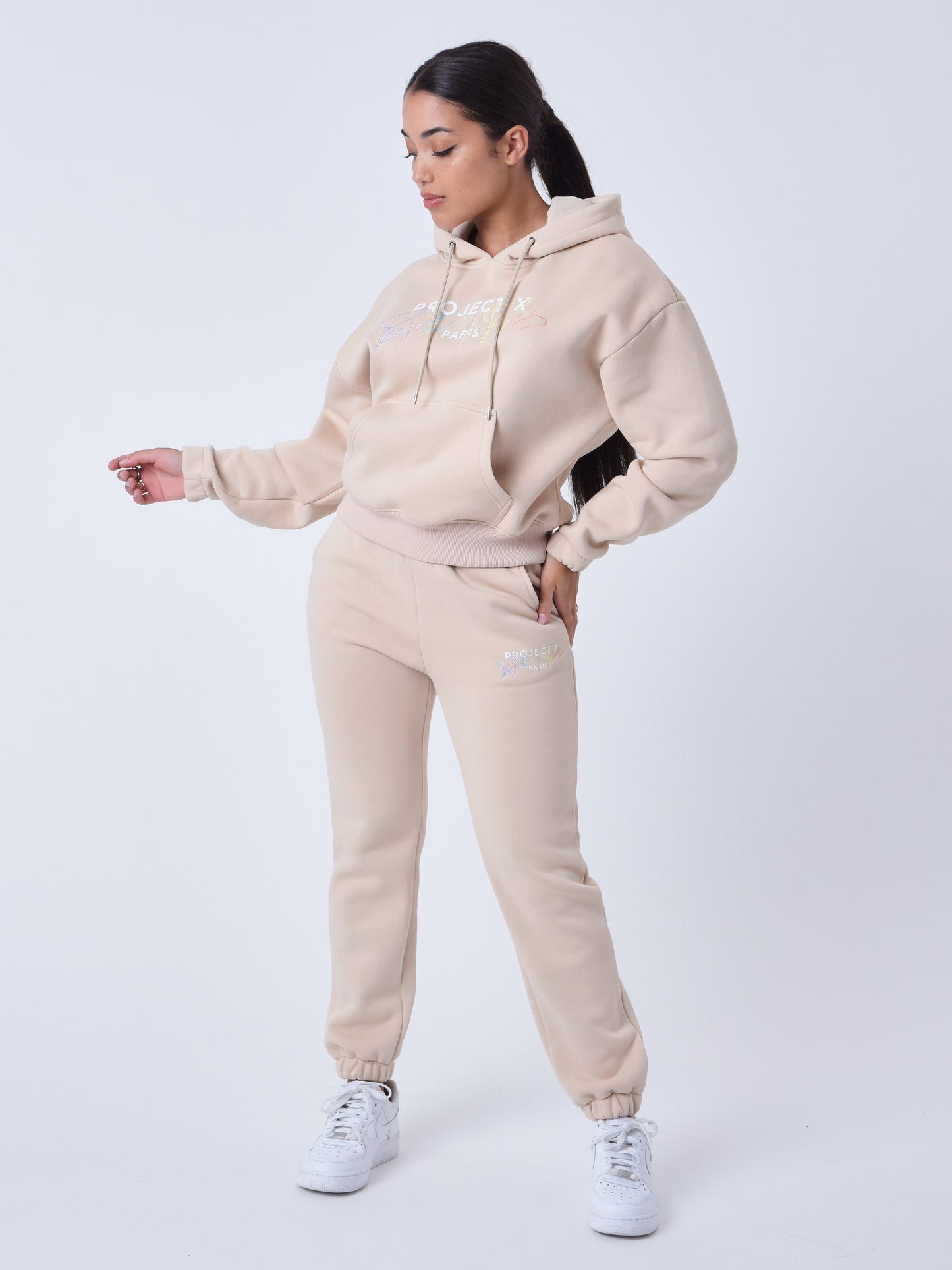 f222128-beige-modelshot