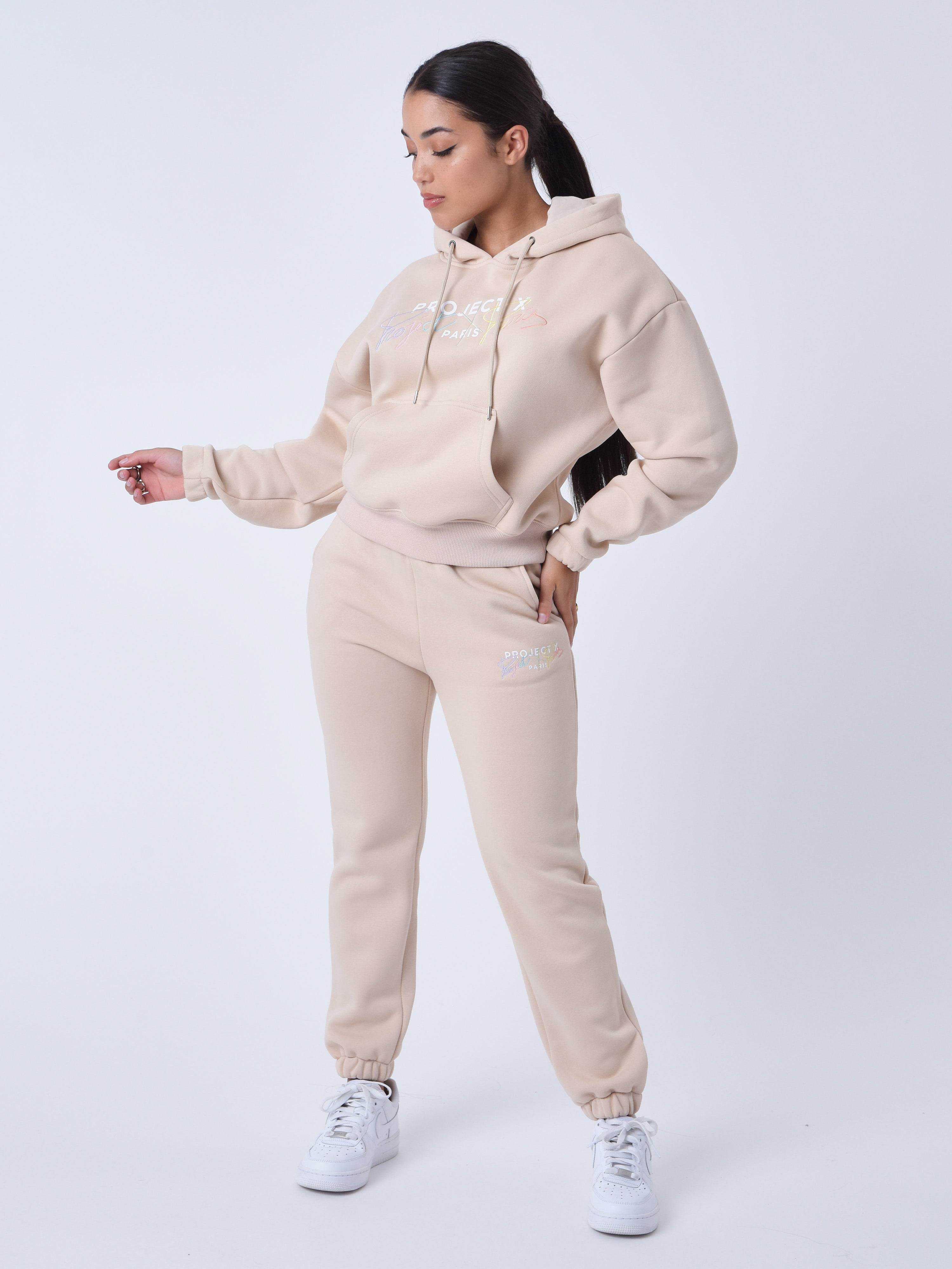 Bluza z kapturem z haftem-6
