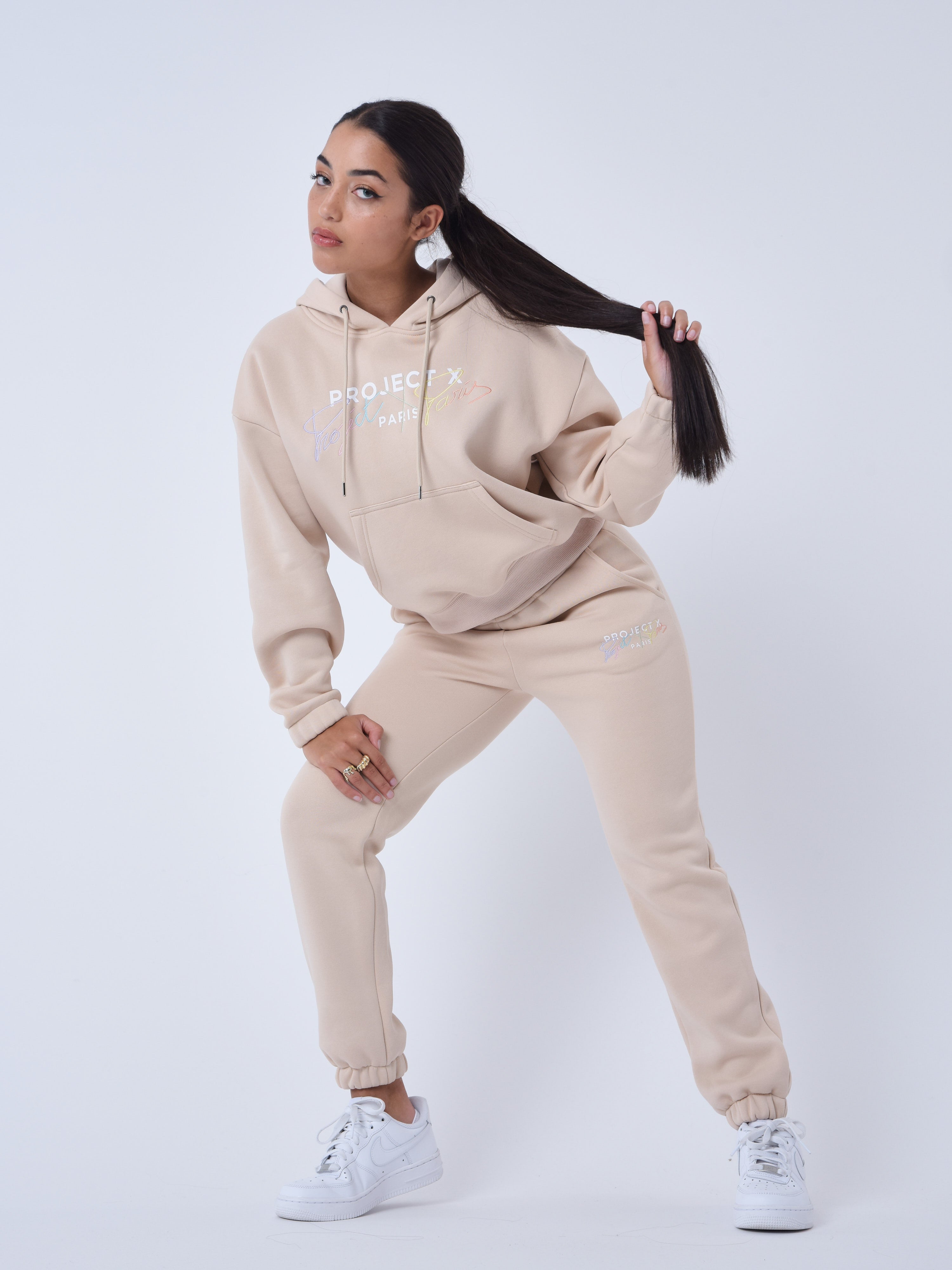 Bluza z kapturem z haftem-3