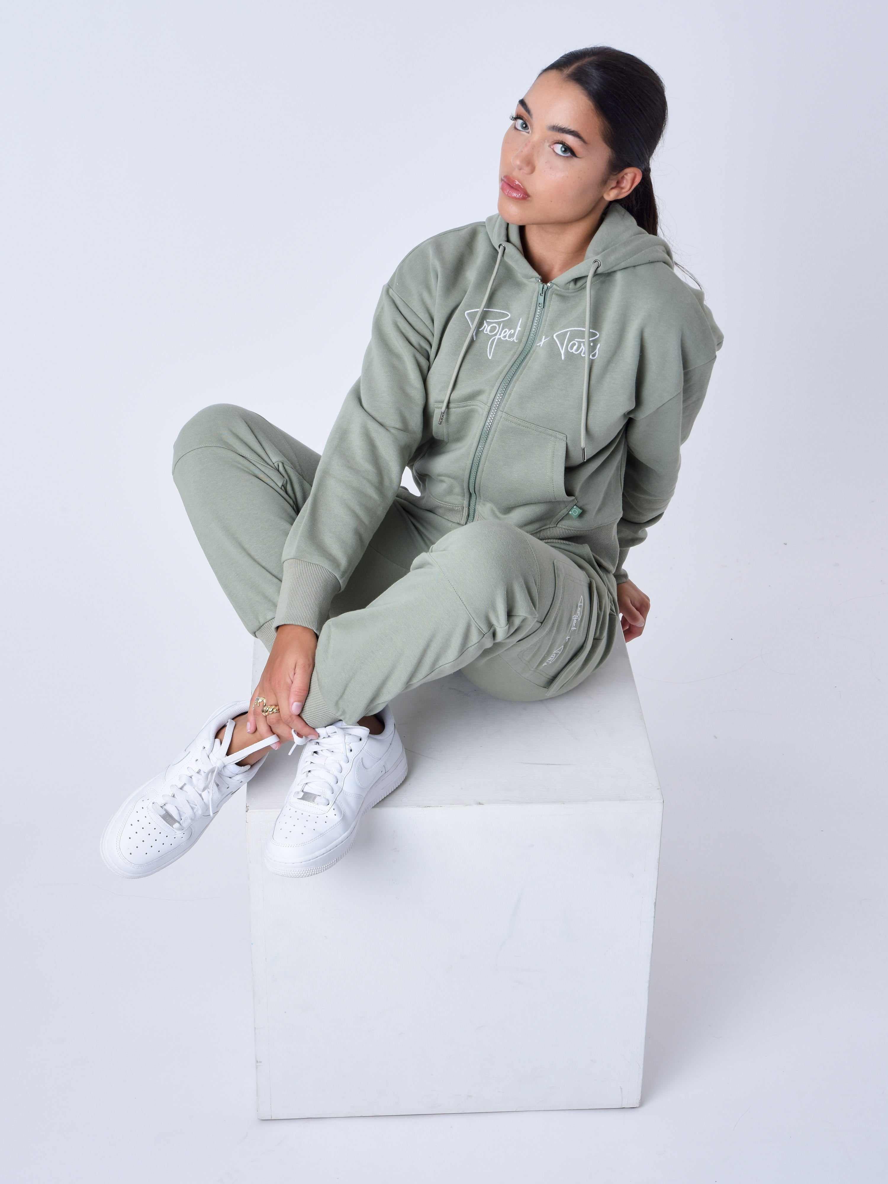 f223156-kaki