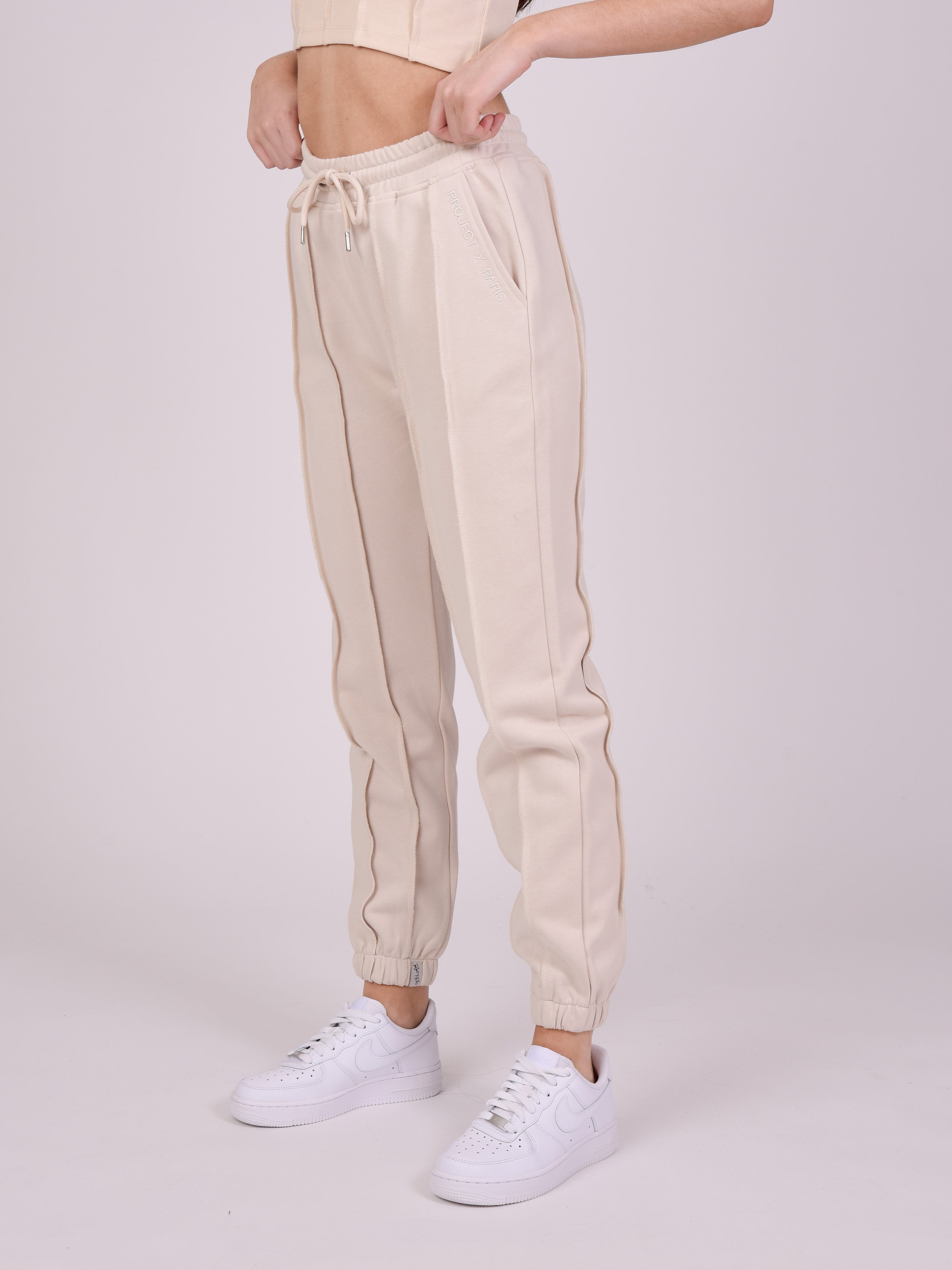 Jogger bottoms with overlocked edges-4