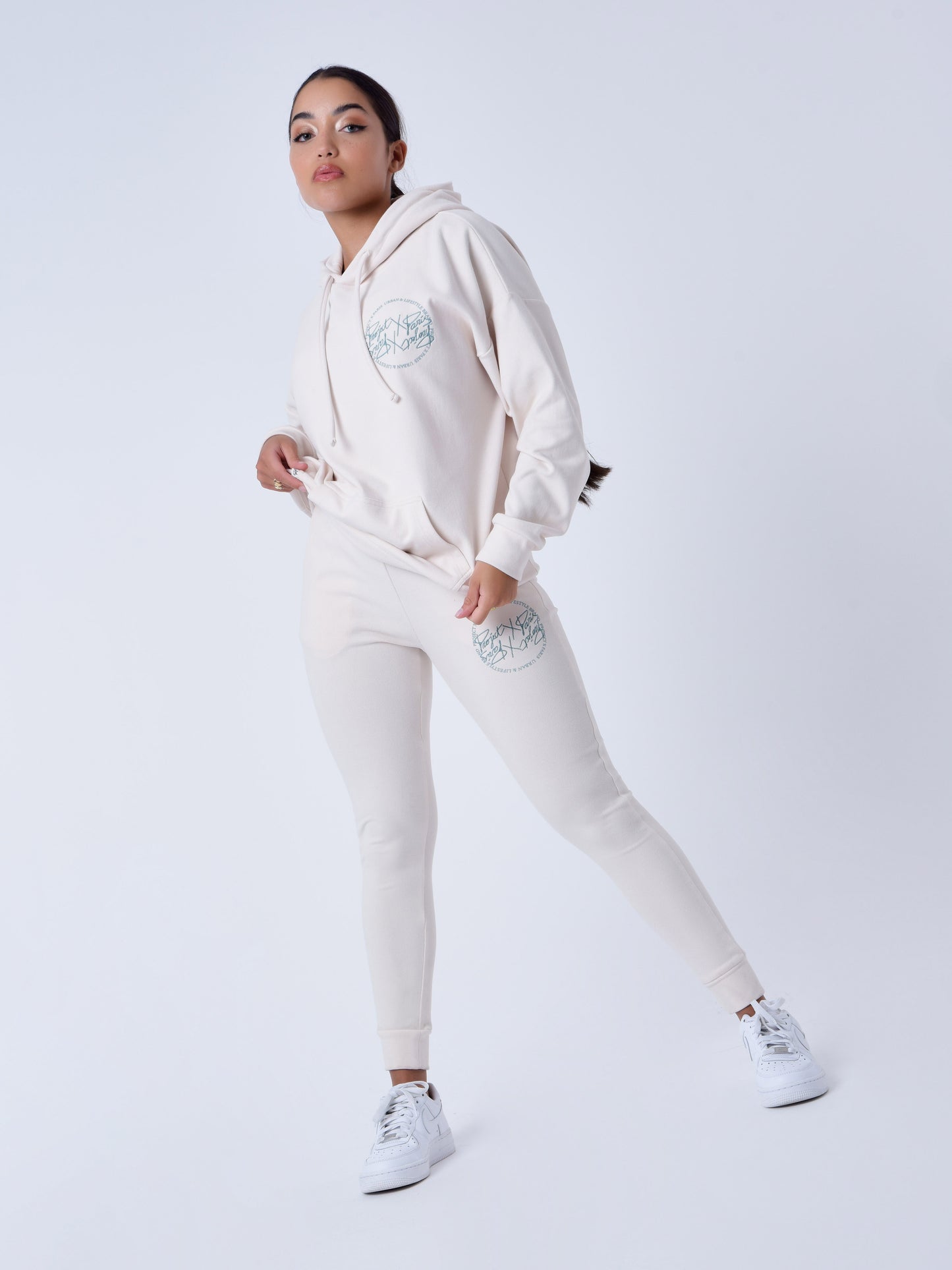 f224130-beige-modelshot