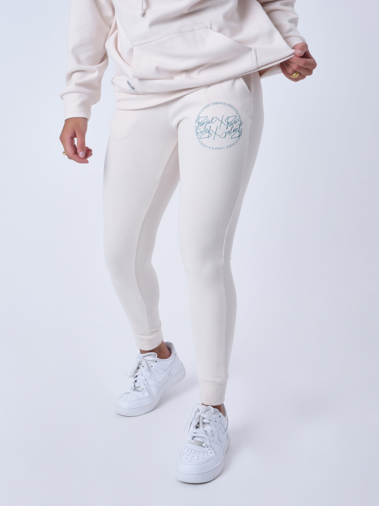 f224130-beige-modelshot