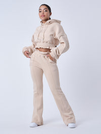 f224137-beige-modelshot