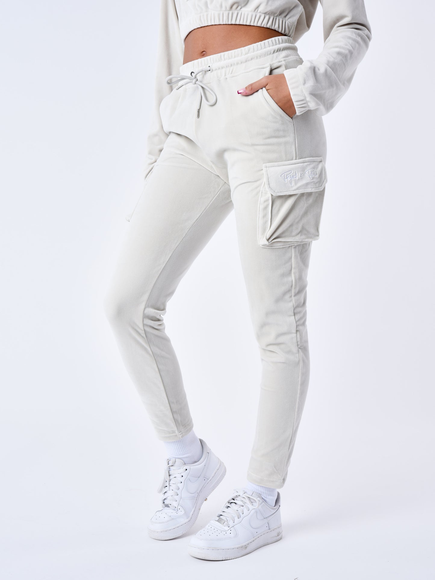 f224139-gris-clair-modelshot