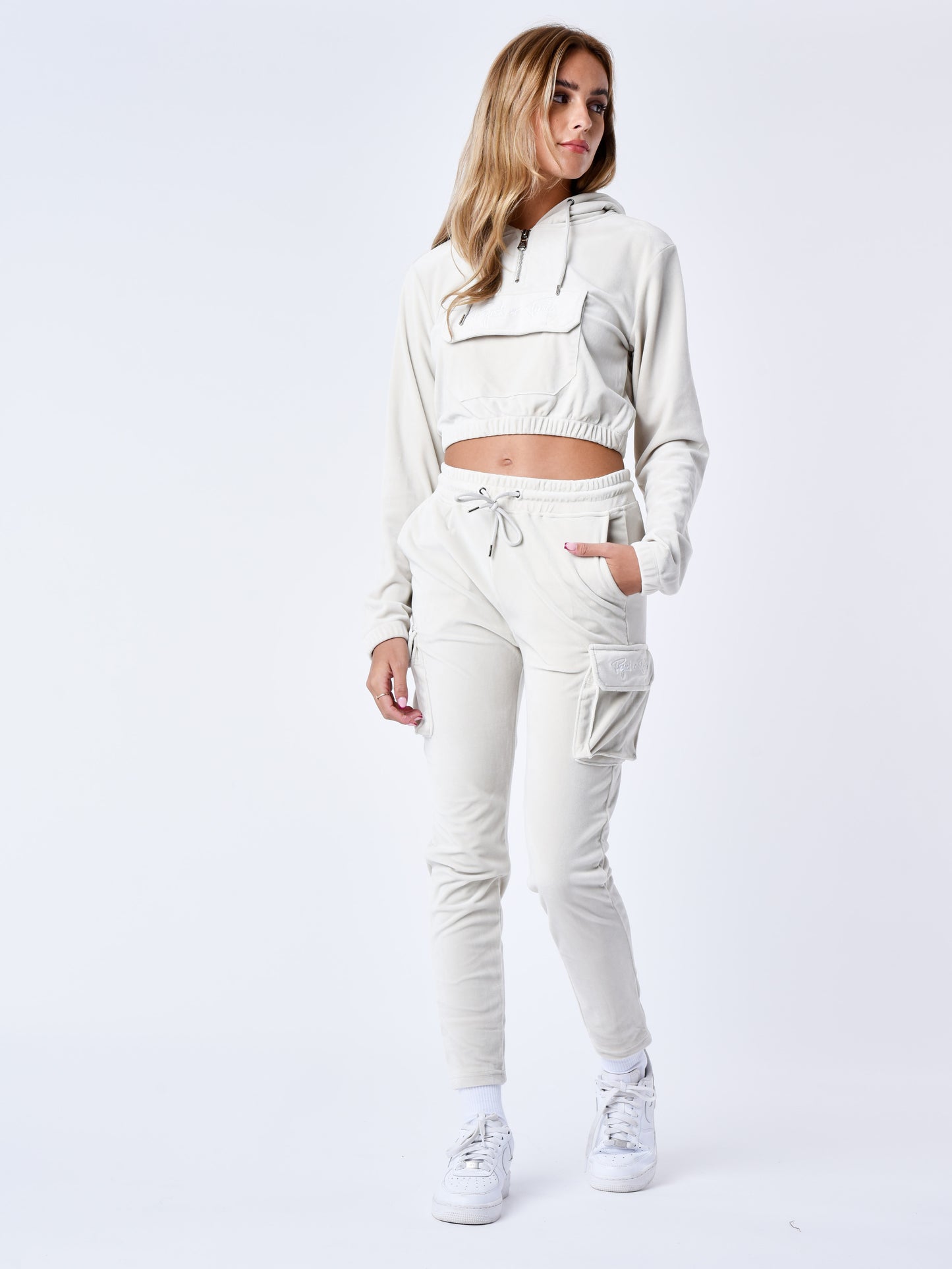 f224139-gris-clair-modelshot