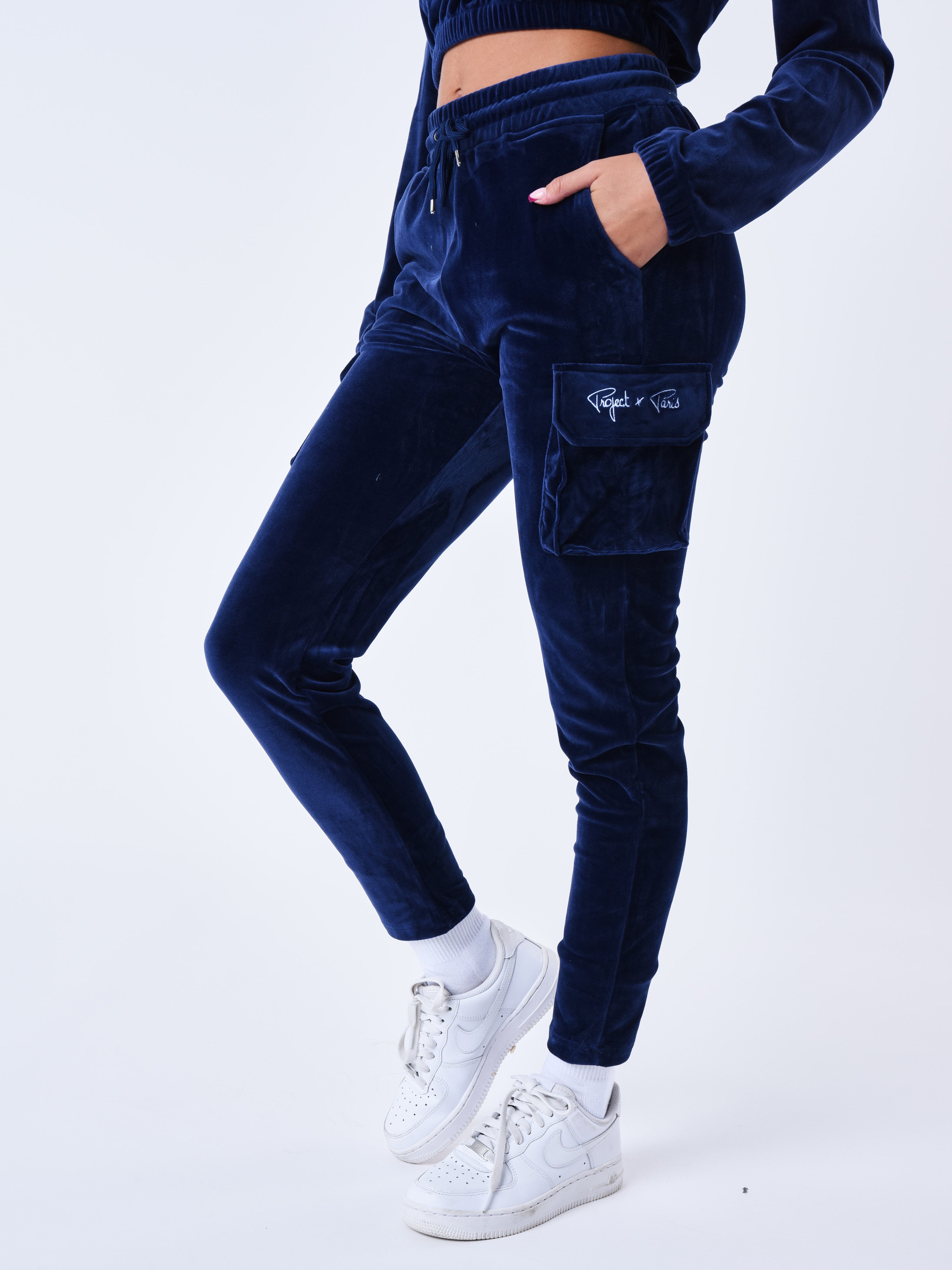 f224139-bleu-nuit-modelshot