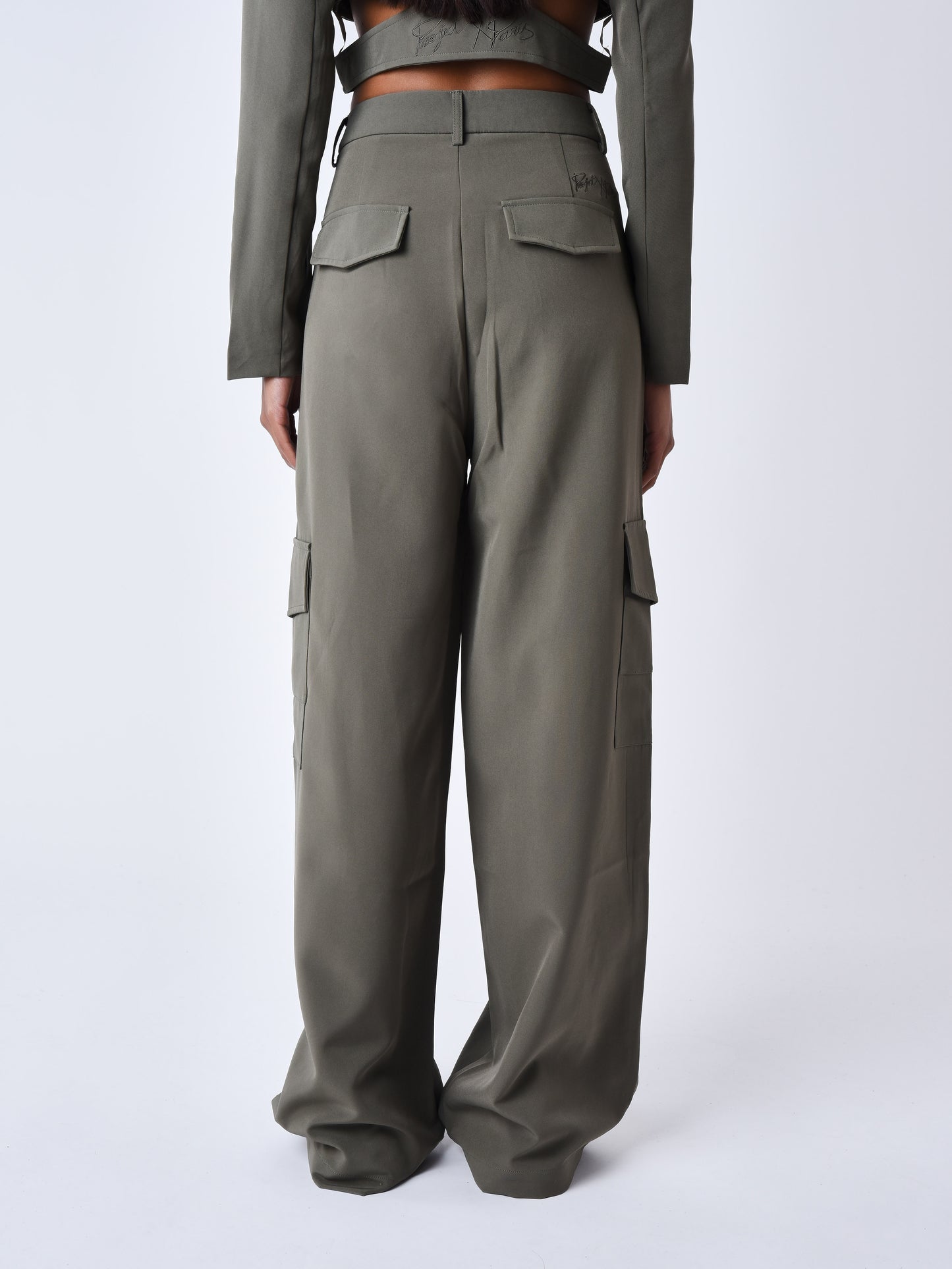f224157-olive-fonce-modelshot