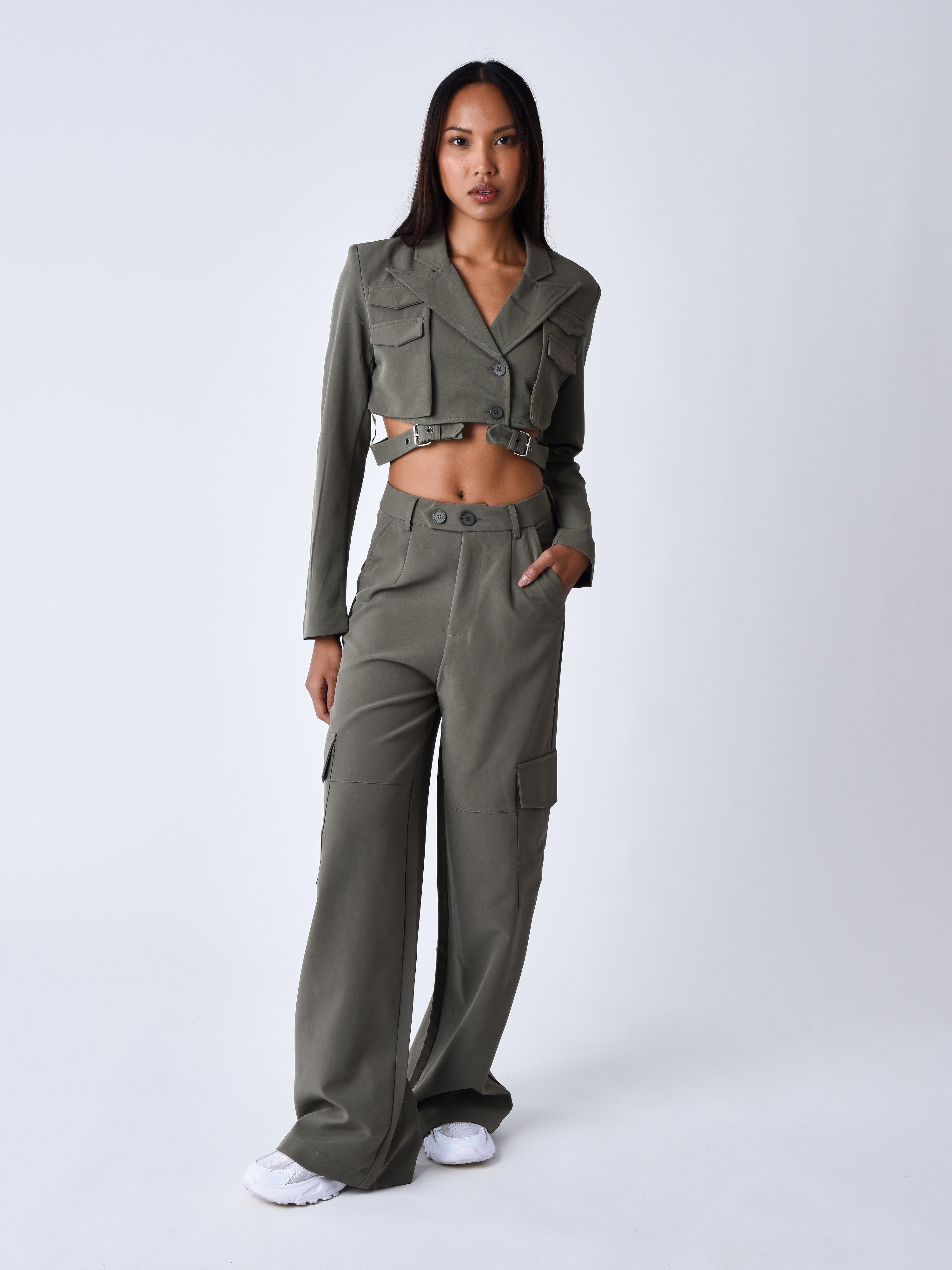 f224157-olive-fonce-modelshot