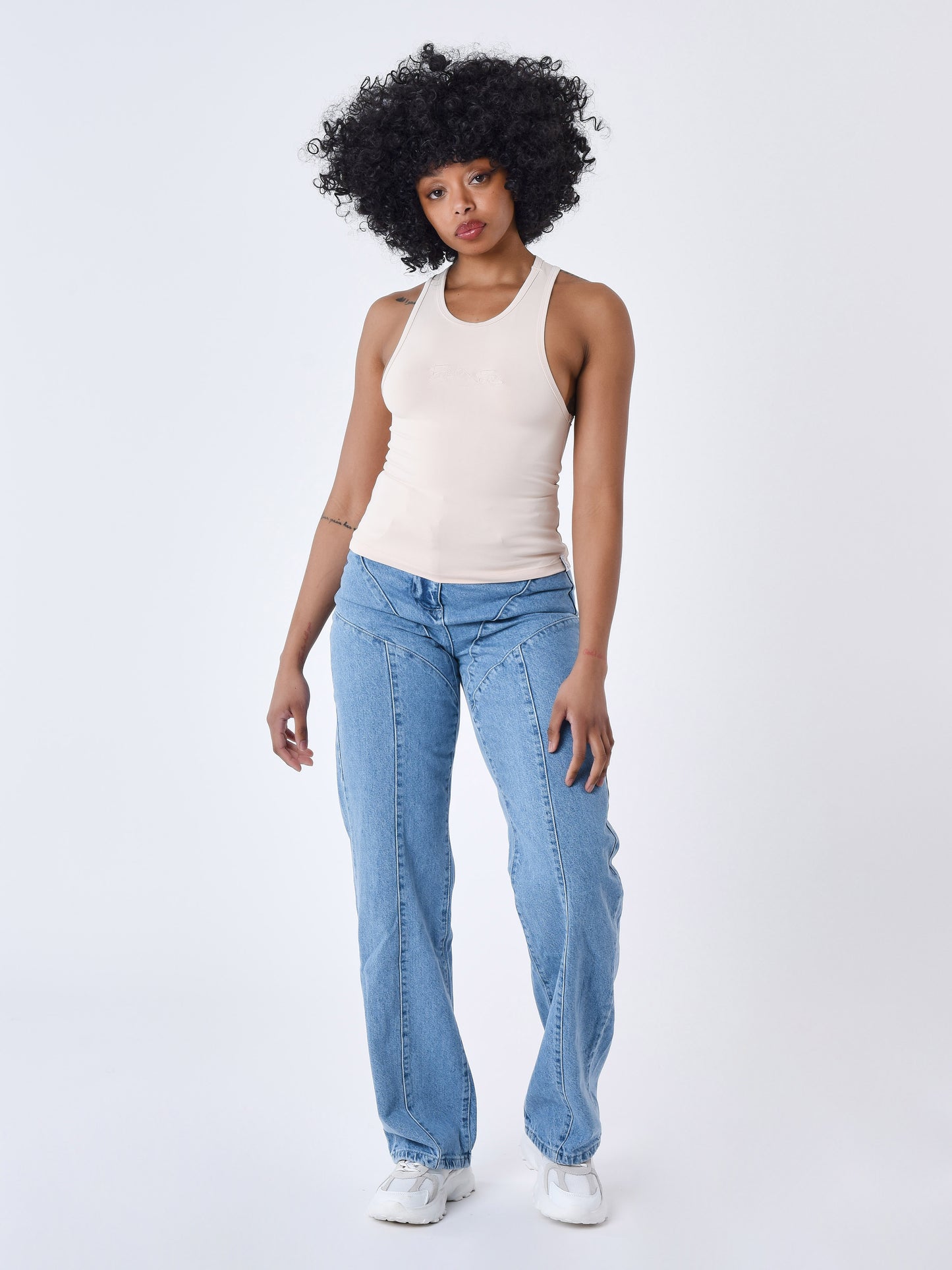 f231005-ivoire-modelshot