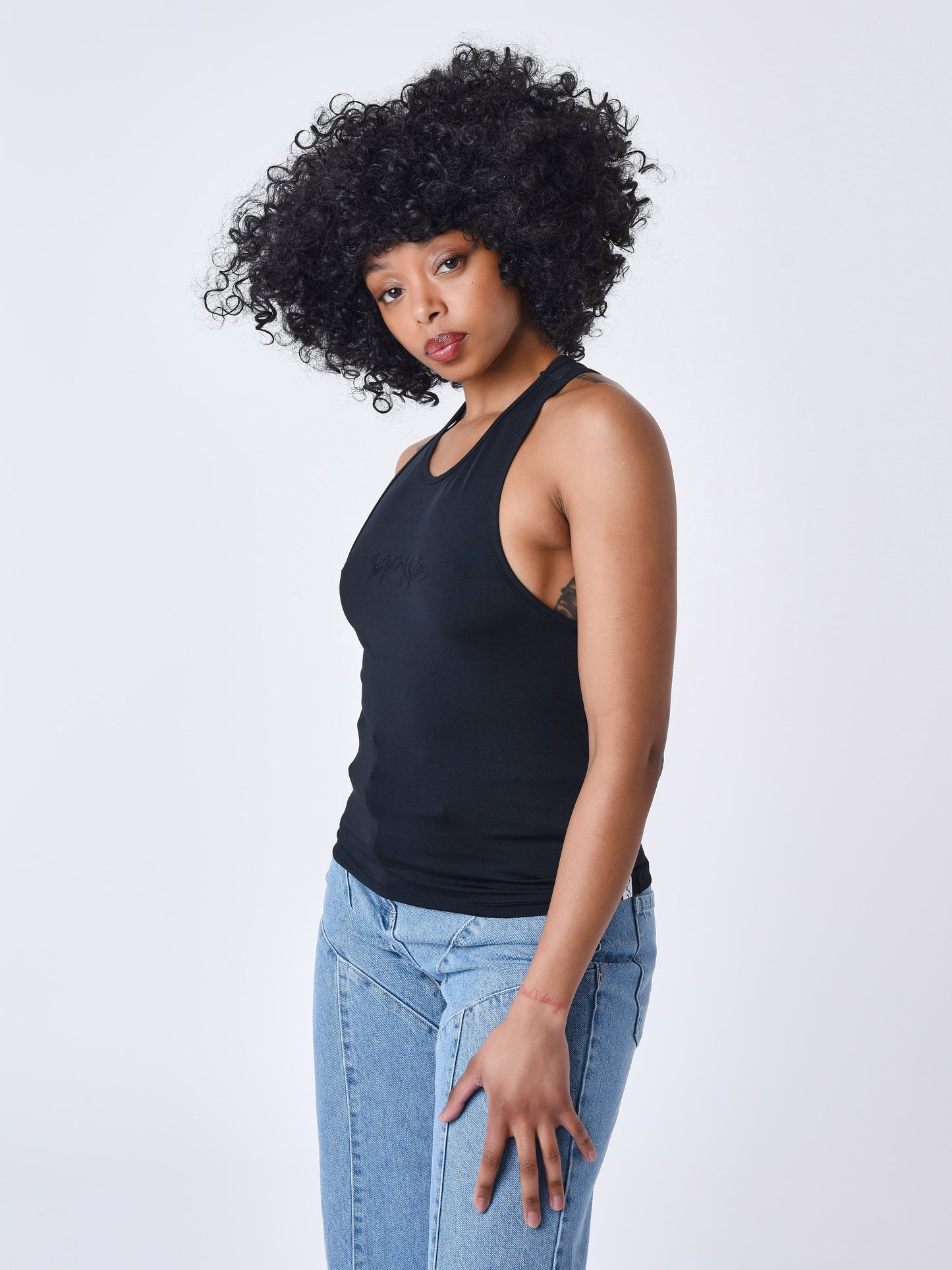 f231005-noir-modelshot