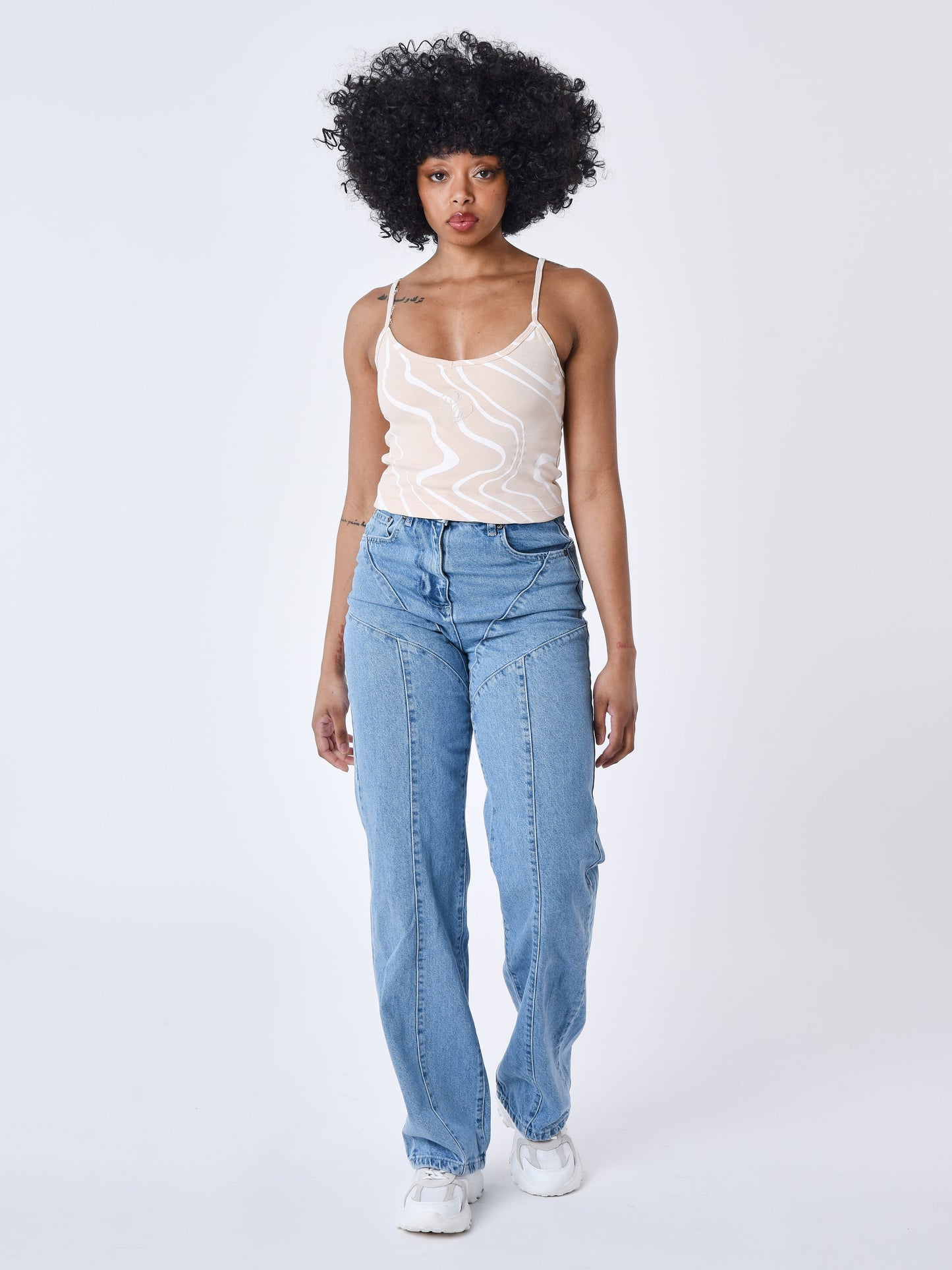 f231010-beige-modelshot