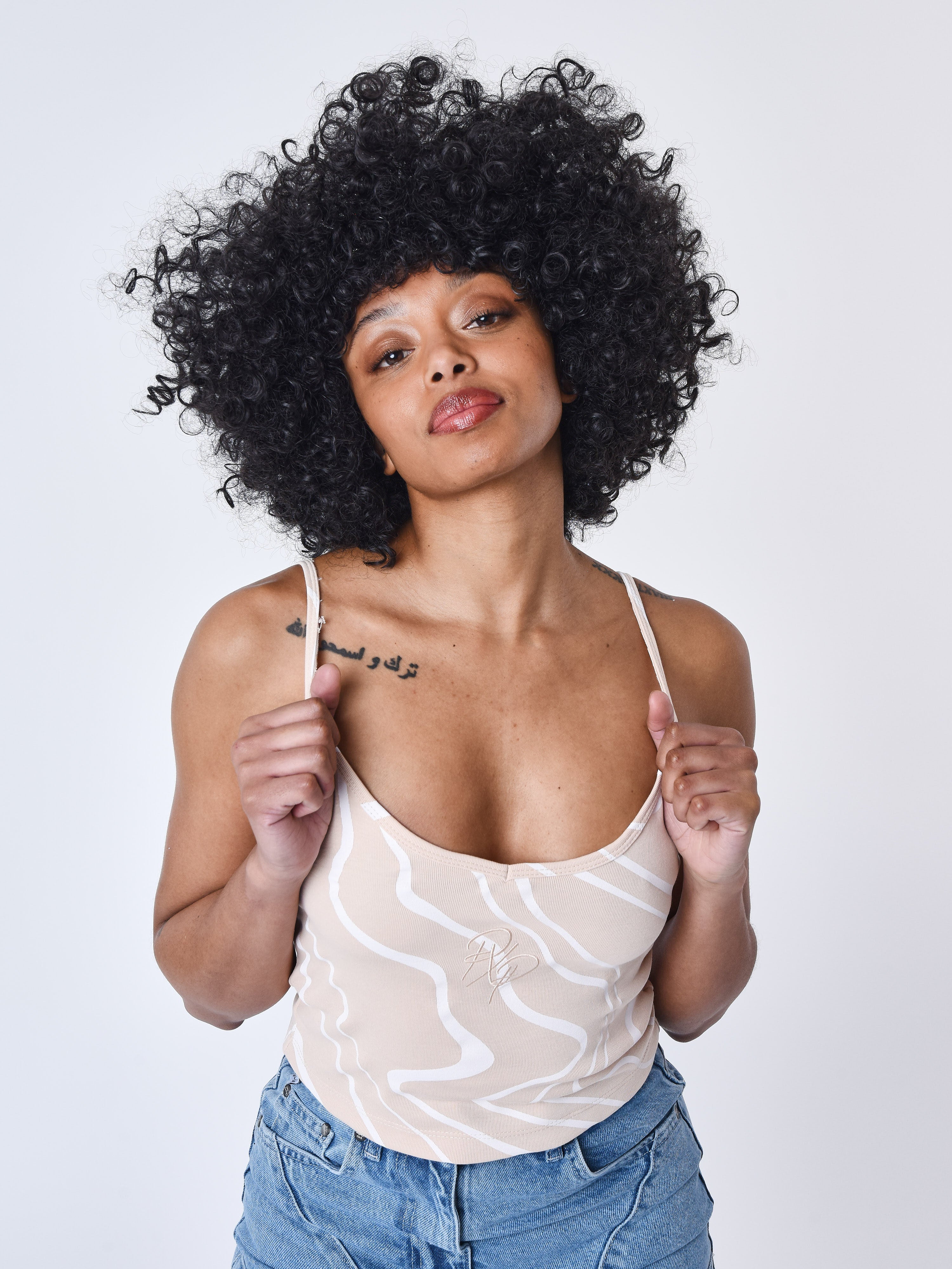 f231010-beige-modelshot