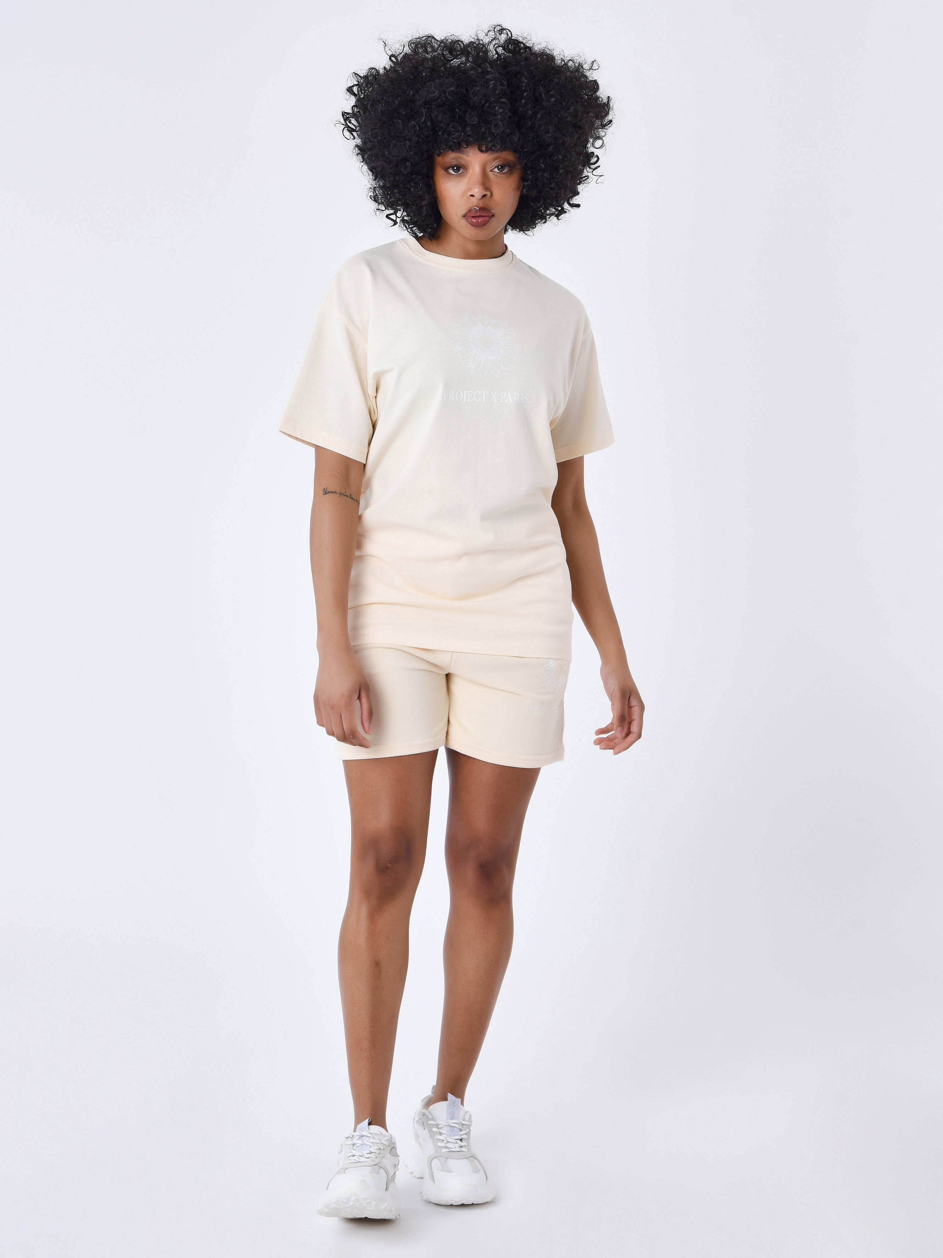 f231100-beige-modelshot
